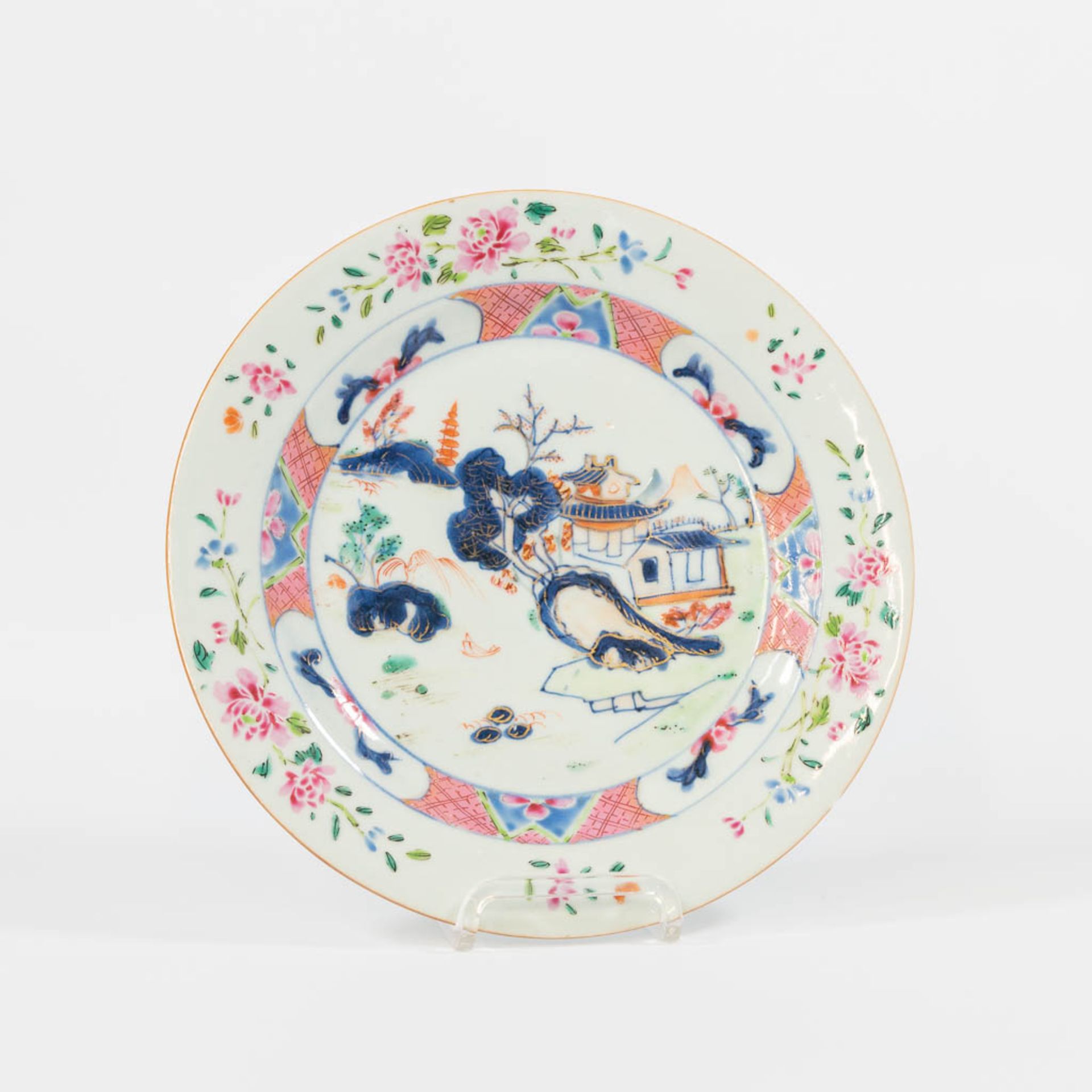 A collection of 6 display plates, famille rose. - Image 27 of 28