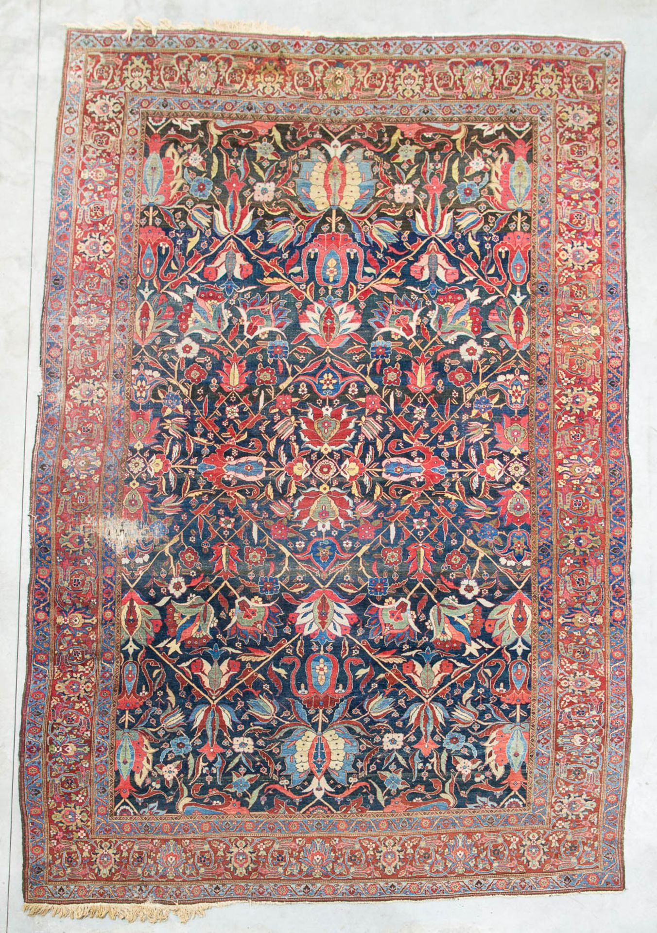 A large Bakhtiari hand-made oriental carpet. 555 x 343