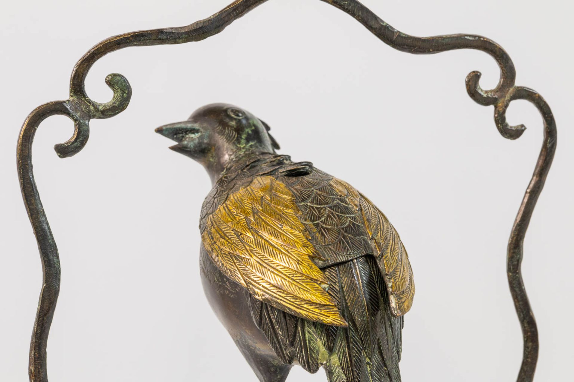 A bronze Brule Parfum Insence Burner, depicting a gold plated bird. Japan, Meji Periode, 19th centur - Image 19 of 21