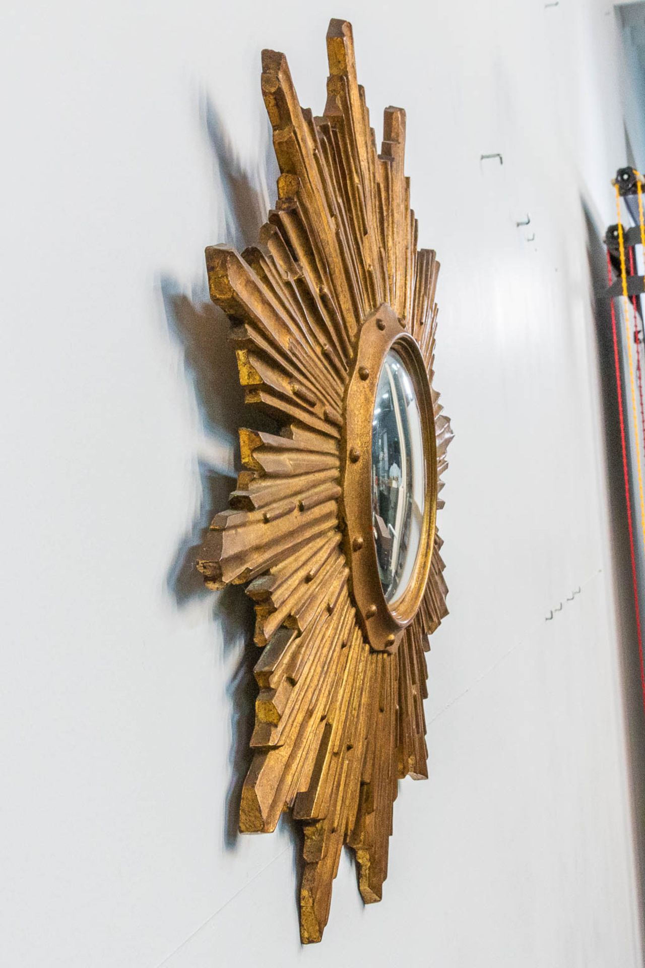 A collection of 2 sunburst mirrors, made of wood, 1960's. - Image 5 of 12