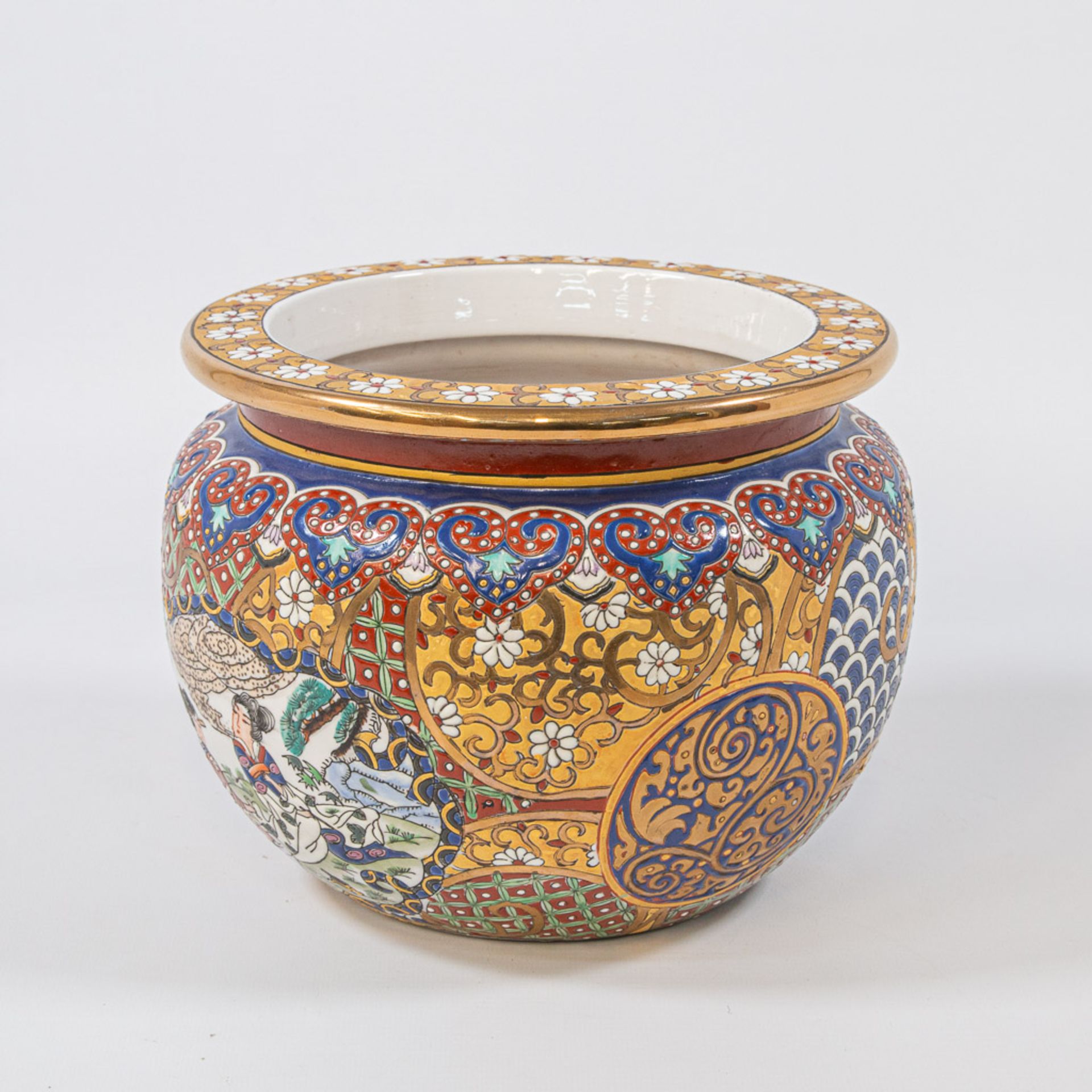 A Chinese fish bowl, marked Tonghzi. - Image 9 of 26