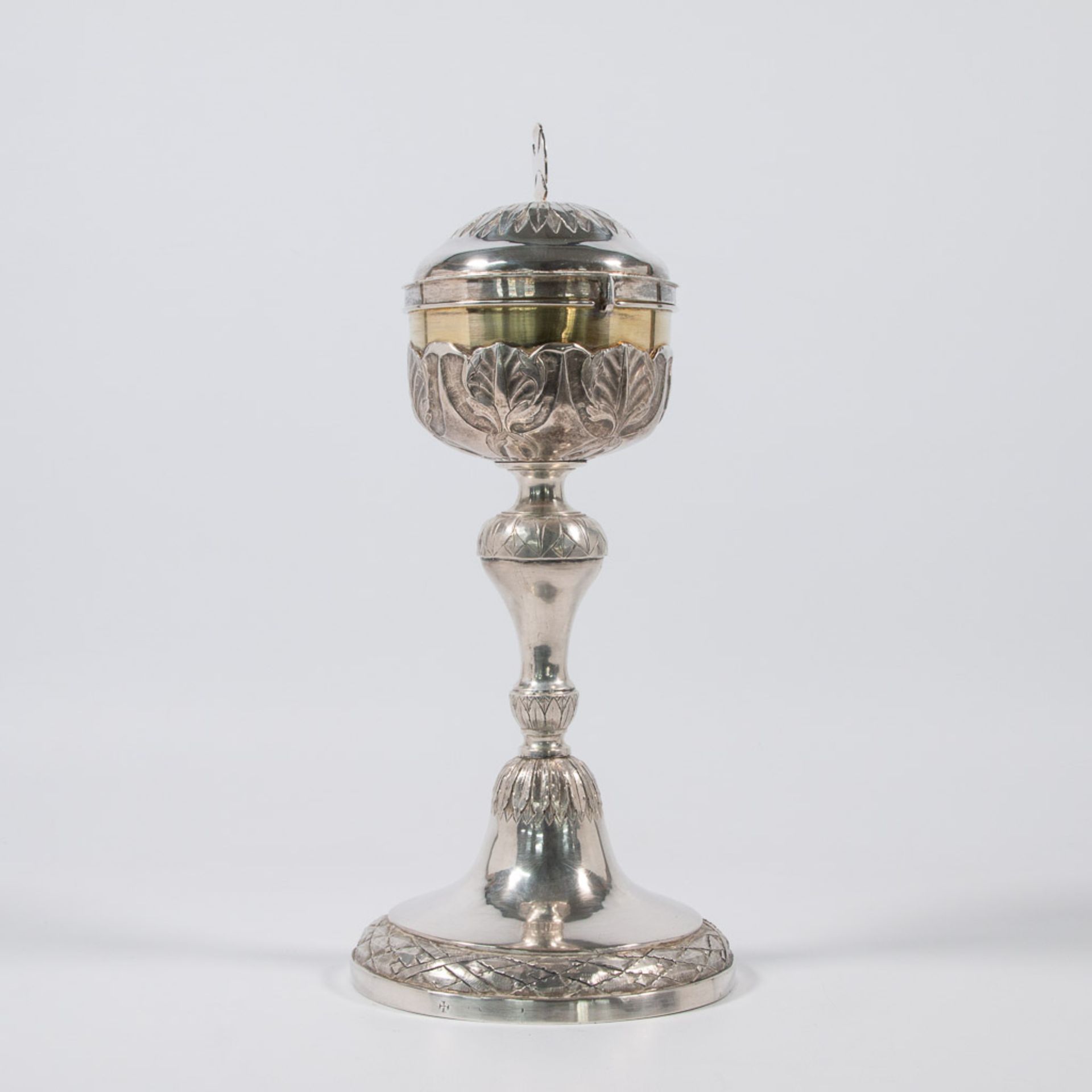 An antique, silver ciborium. - Image 2 of 10