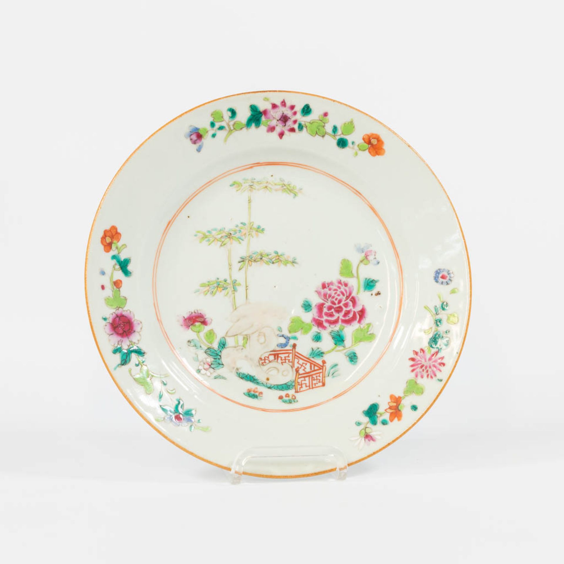 A collection of 6 display plates, famille rose. - Image 10 of 28