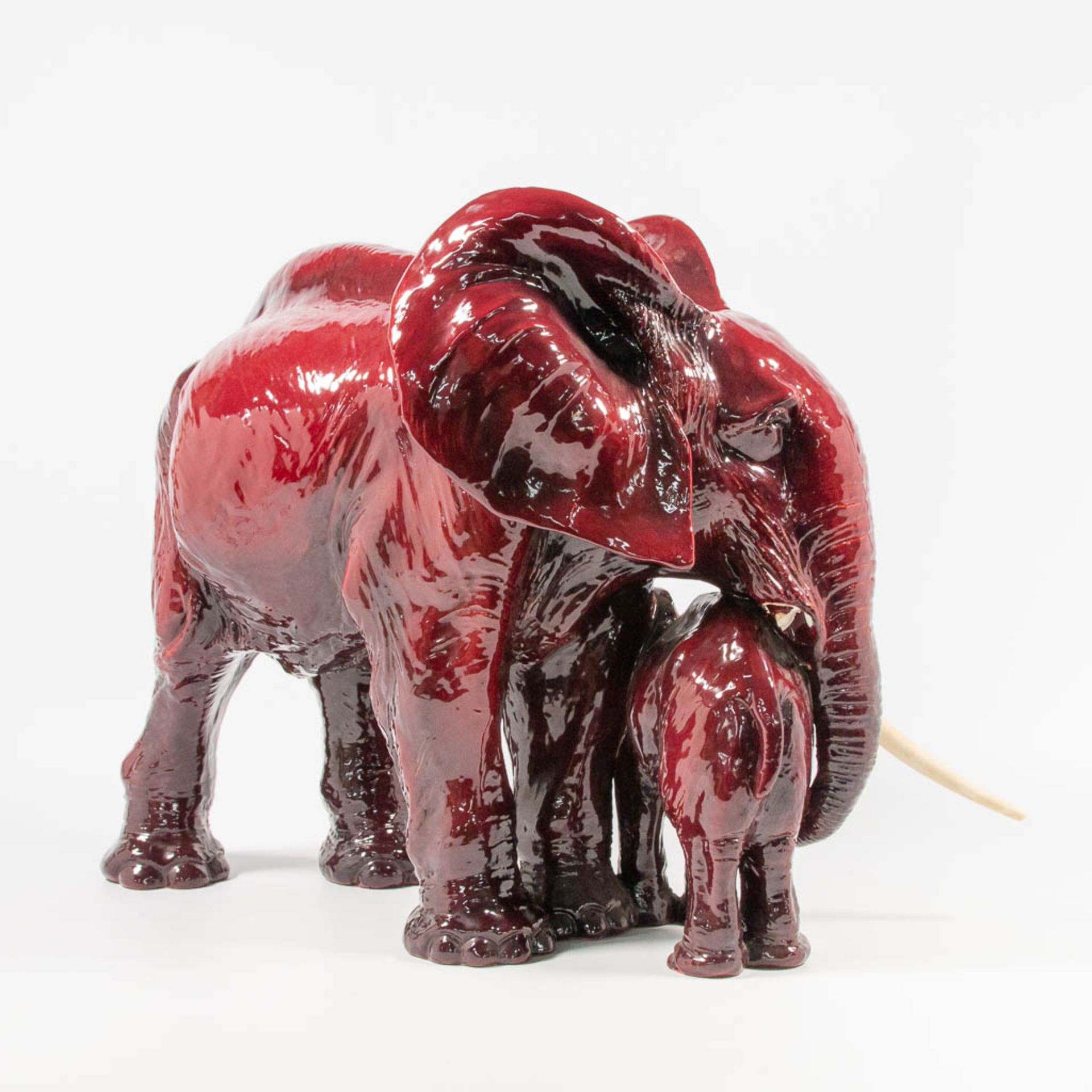 Guido CACCIAPUOTI (1892-1953) An elephant with calf made of red glazed ceramics - Image 8 of 25