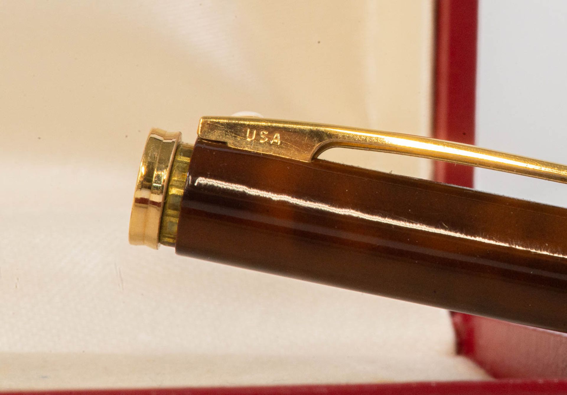 A Sheaffer fountain pen with 18kg gold nib, and a ballpoint pen in their original case. - Image 9 of 11