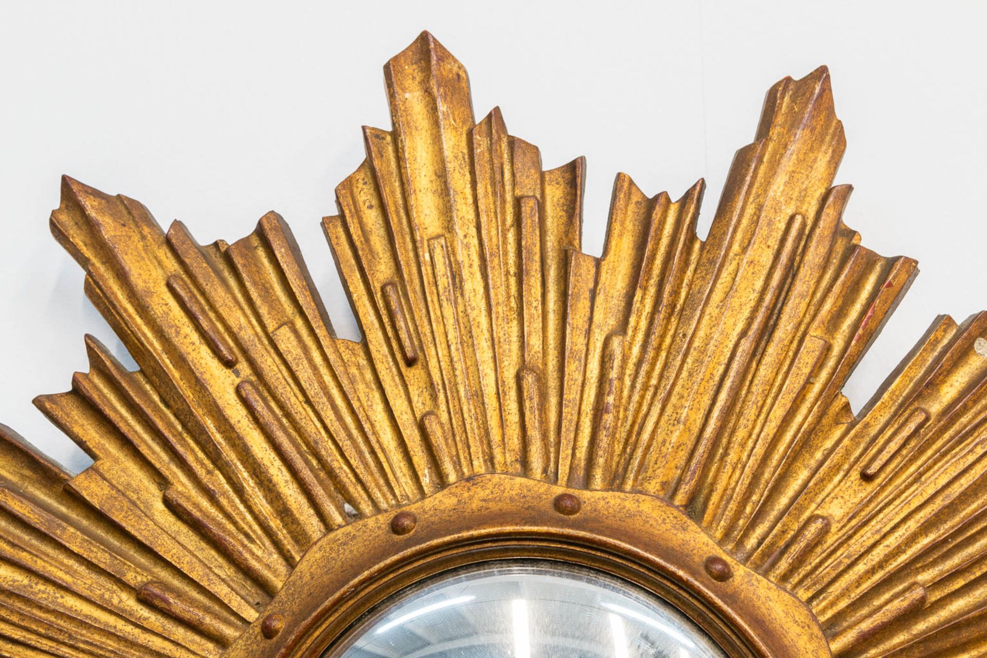 A collection of 2 sunburst mirrors, made of wood, 1960's. - Image 7 of 12