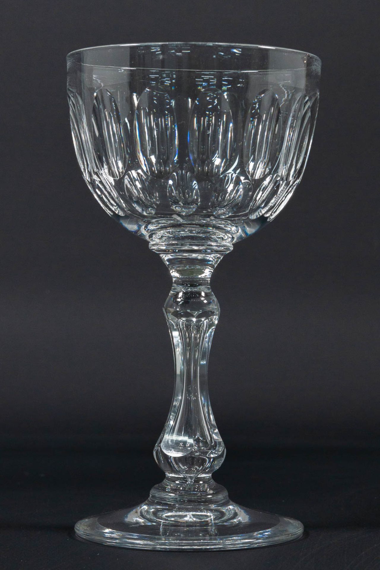 A collection of 34 antique cyrstal glasses with cut sides. - Image 4 of 6