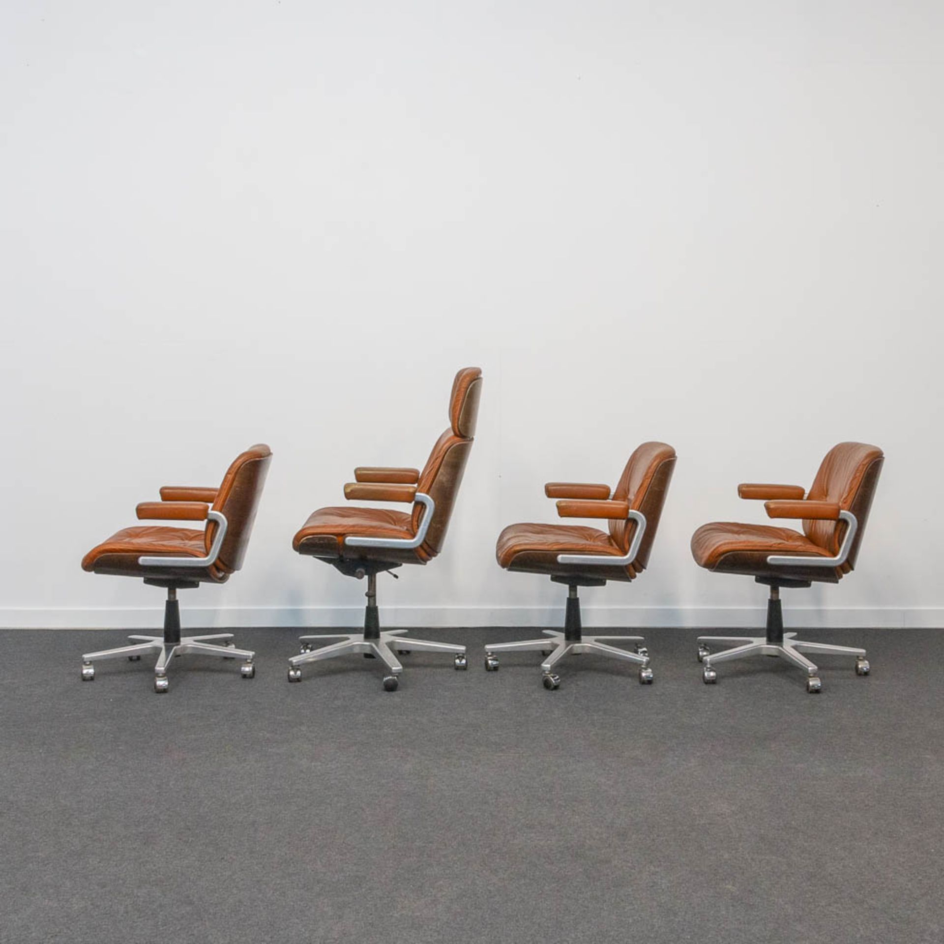 Martin STOLL (XX-XXI) A collection of 4 office chairs on wheels for Giroflex. Finished with leather - Bild 4 aus 22