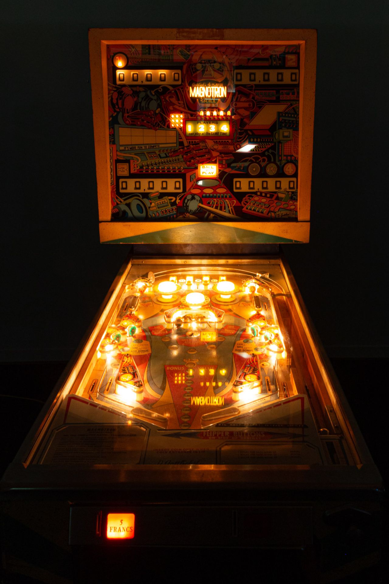 A Gottlieb and Co. 'Magnotron' Pinball machine, in working condition. Made in the USA. - Image 15 of 32