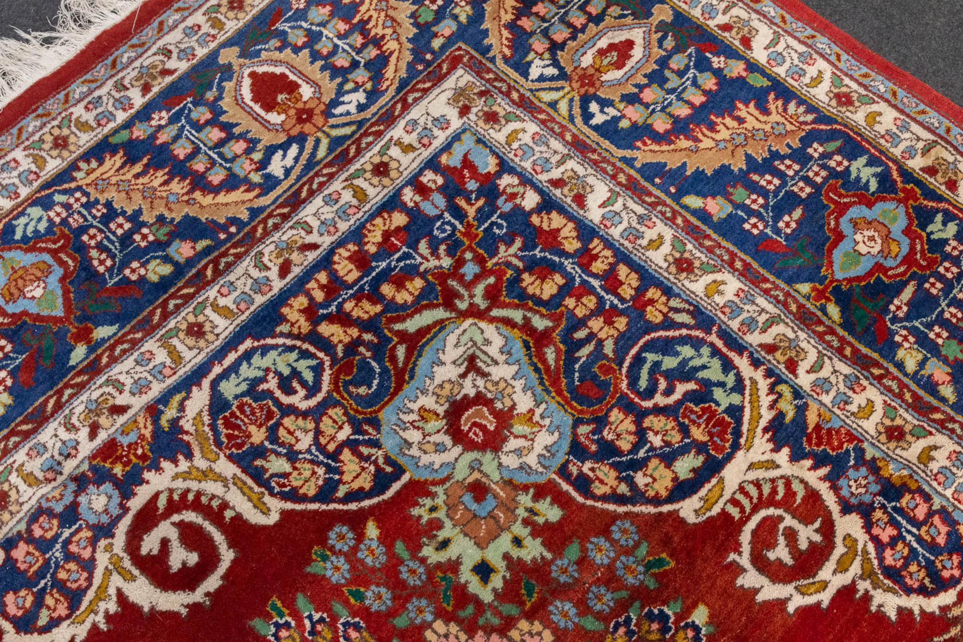 An Oriental, hand-made carpet 348 x 258 - Image 8 of 9