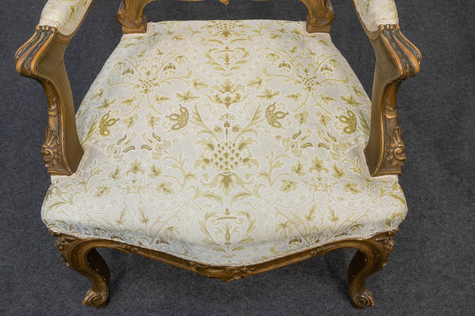 A pair of Louis XV style armchairs - Image 16 of 16
