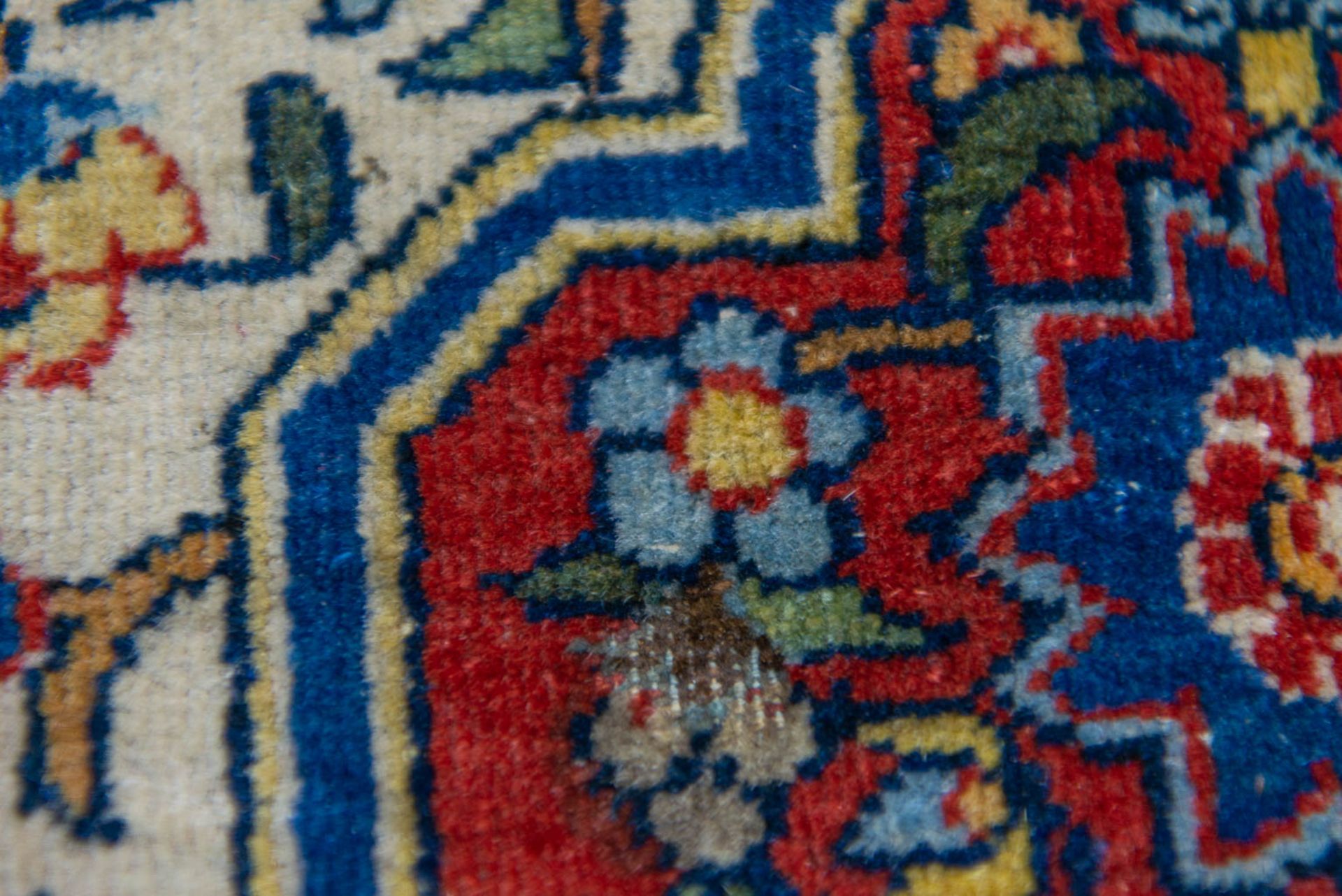 An Oriental, hand-made carpet. 205 x 145 - Image 7 of 10
