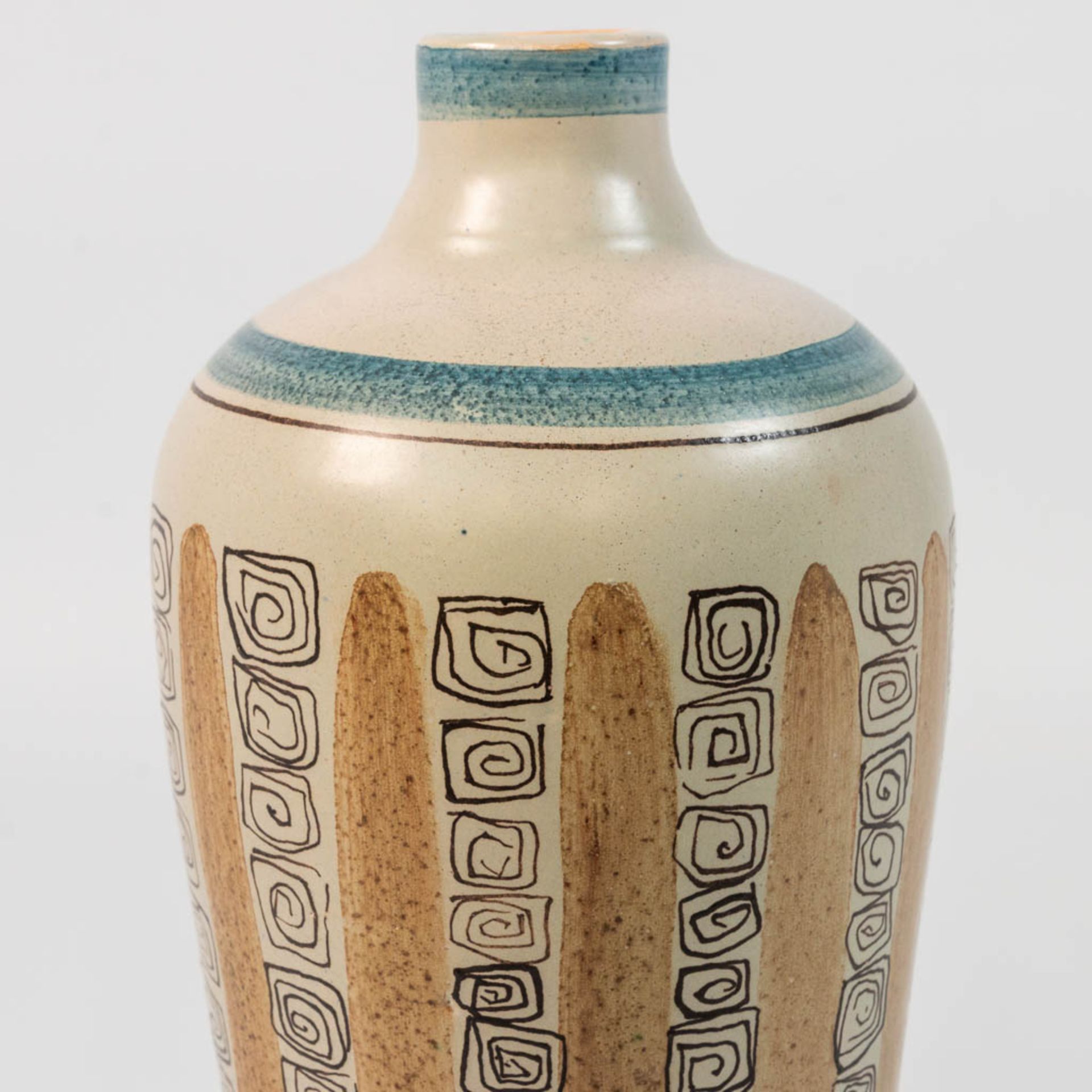 Rogier Joseph VANDEWEGHE (1923-2020) Early Perignem vase with hand-painted decor. 1950-1960. - Image 8 of 8