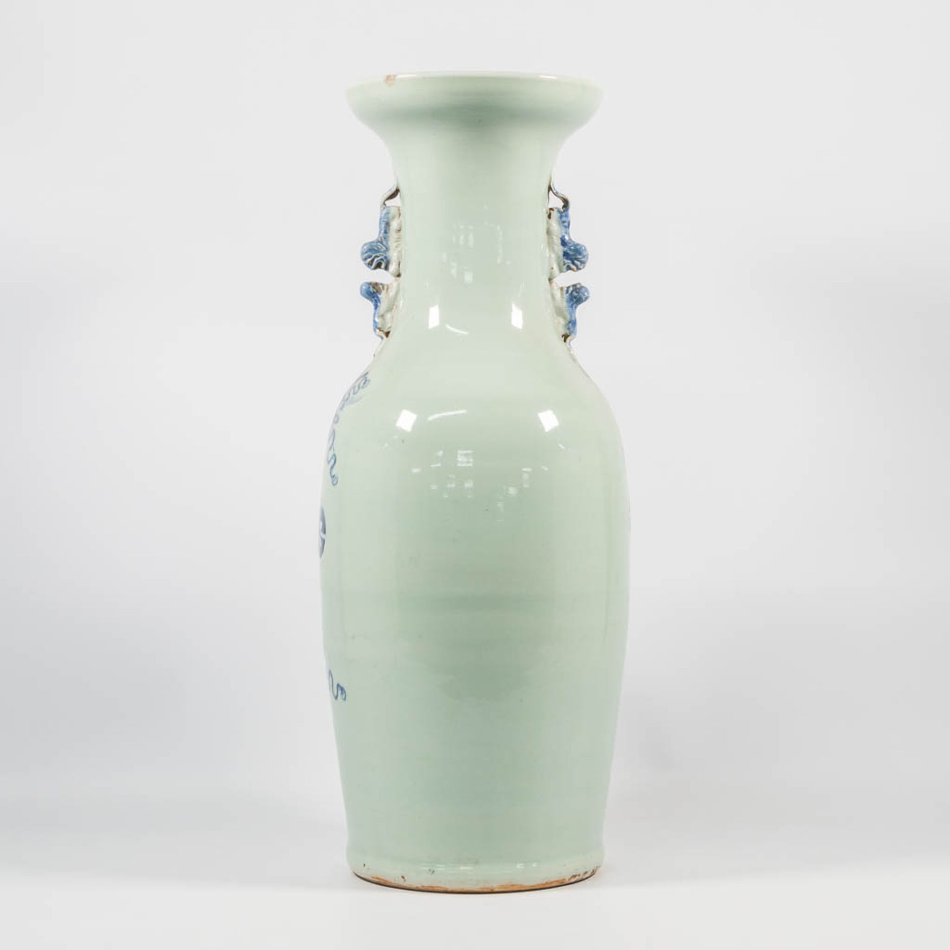 A blue and white Chinese Vase with symbolic decor, combined with 2 blue and white porcelain plates. - Image 2 of 33
