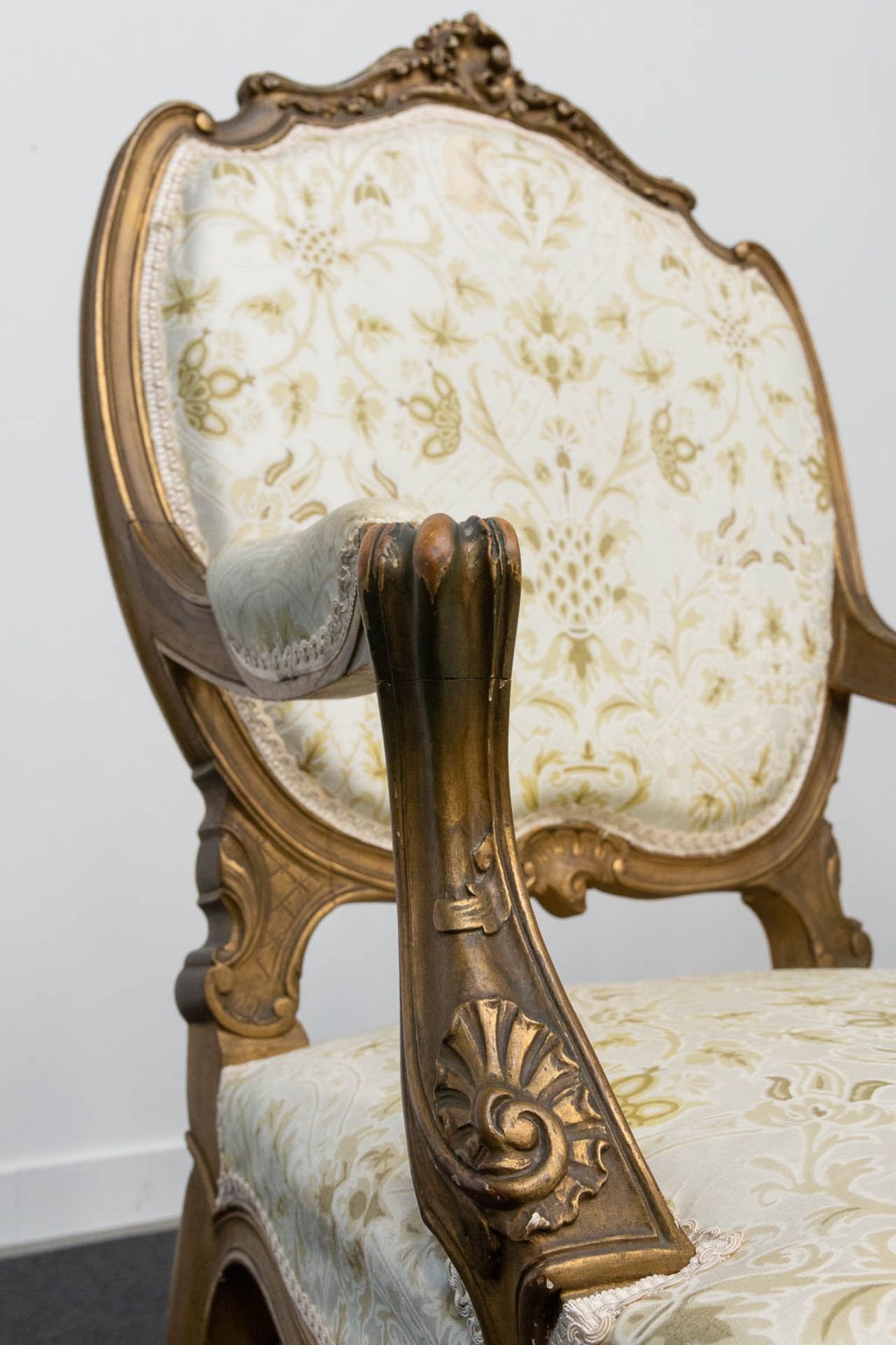 A pair of Louis XV style armchairs - Image 7 of 16