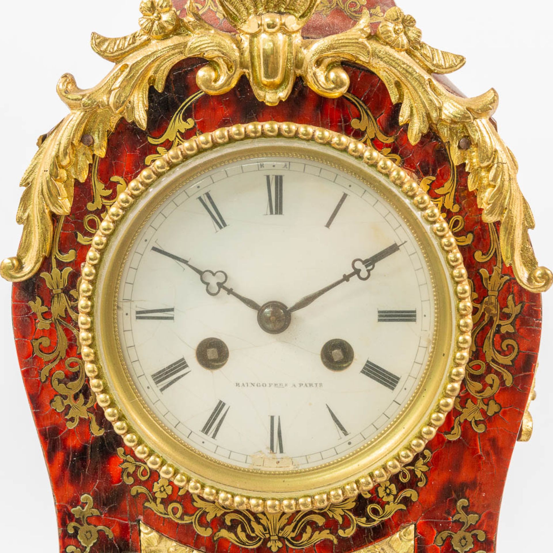 A table clock made of a wood base, with boulle inlay and mounted with bronze, marked Raingo Frères. - Bild 14 aus 15