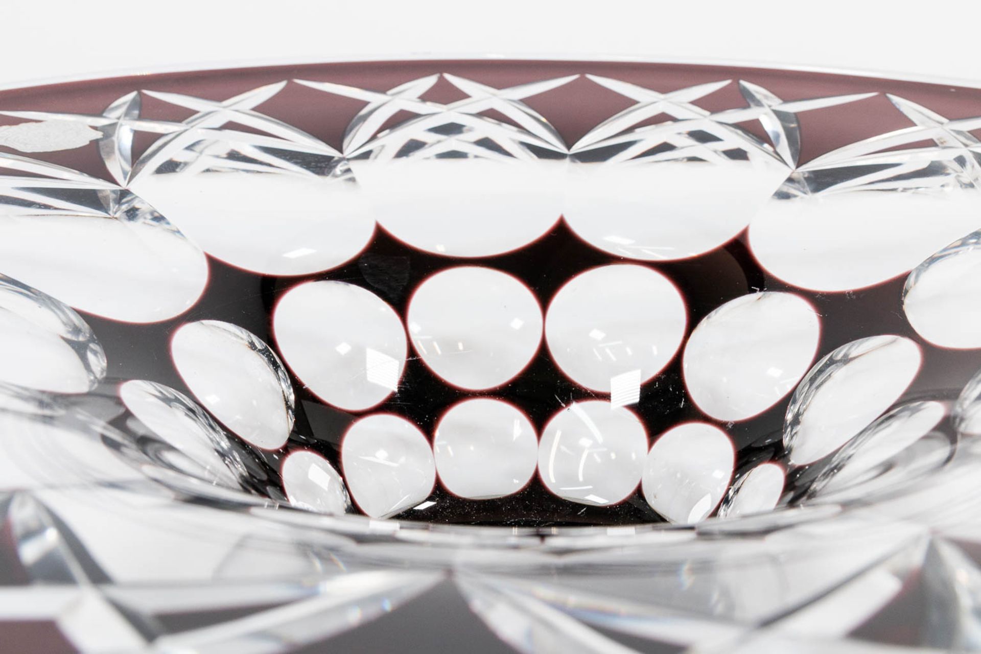 A hand-made Val Saint Lambert fruit bowl Clear and brown crystal, marked with sticker and signature. - Image 8 of 15