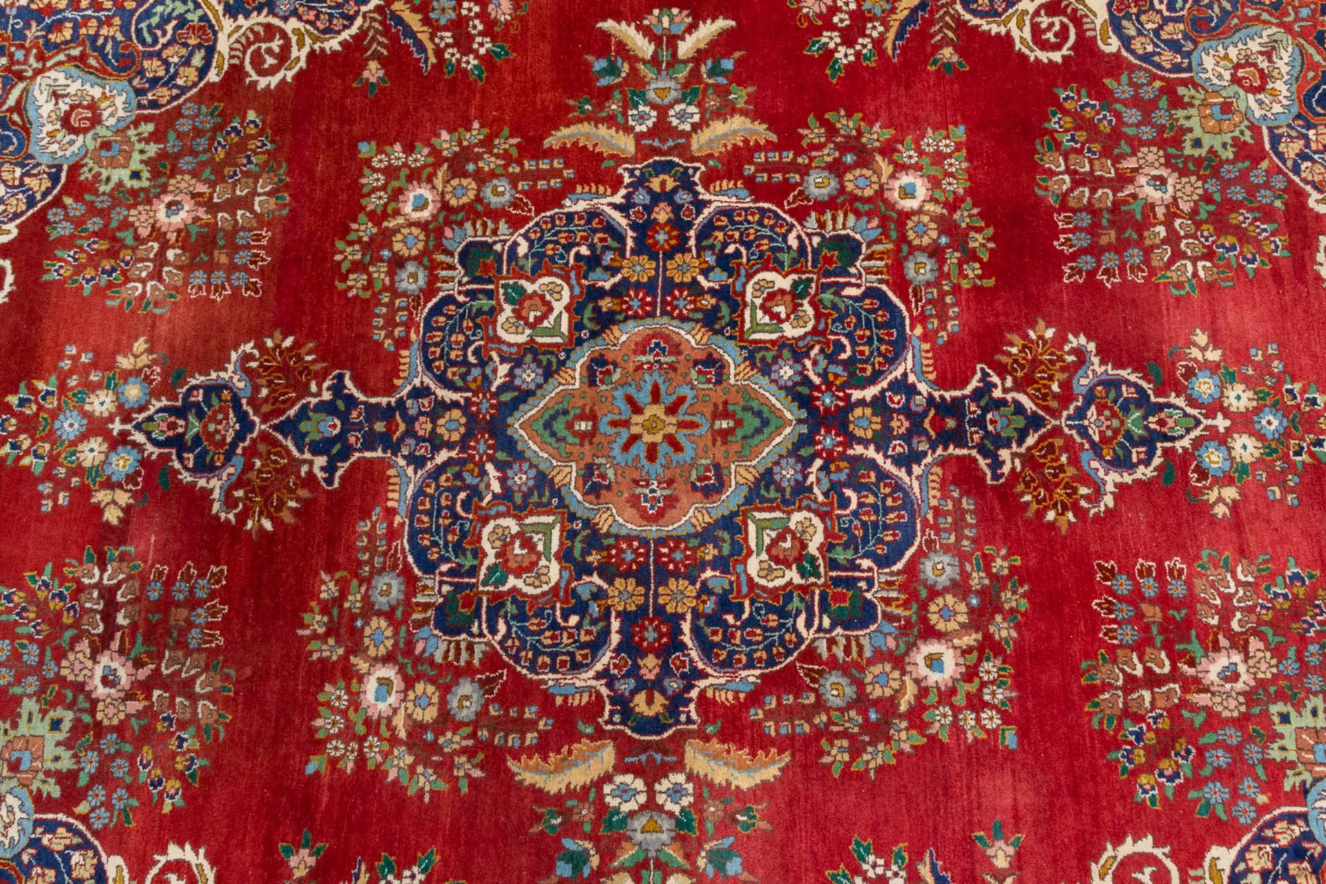 An Oriental, hand-made carpet 348 x 258 - Image 5 of 9