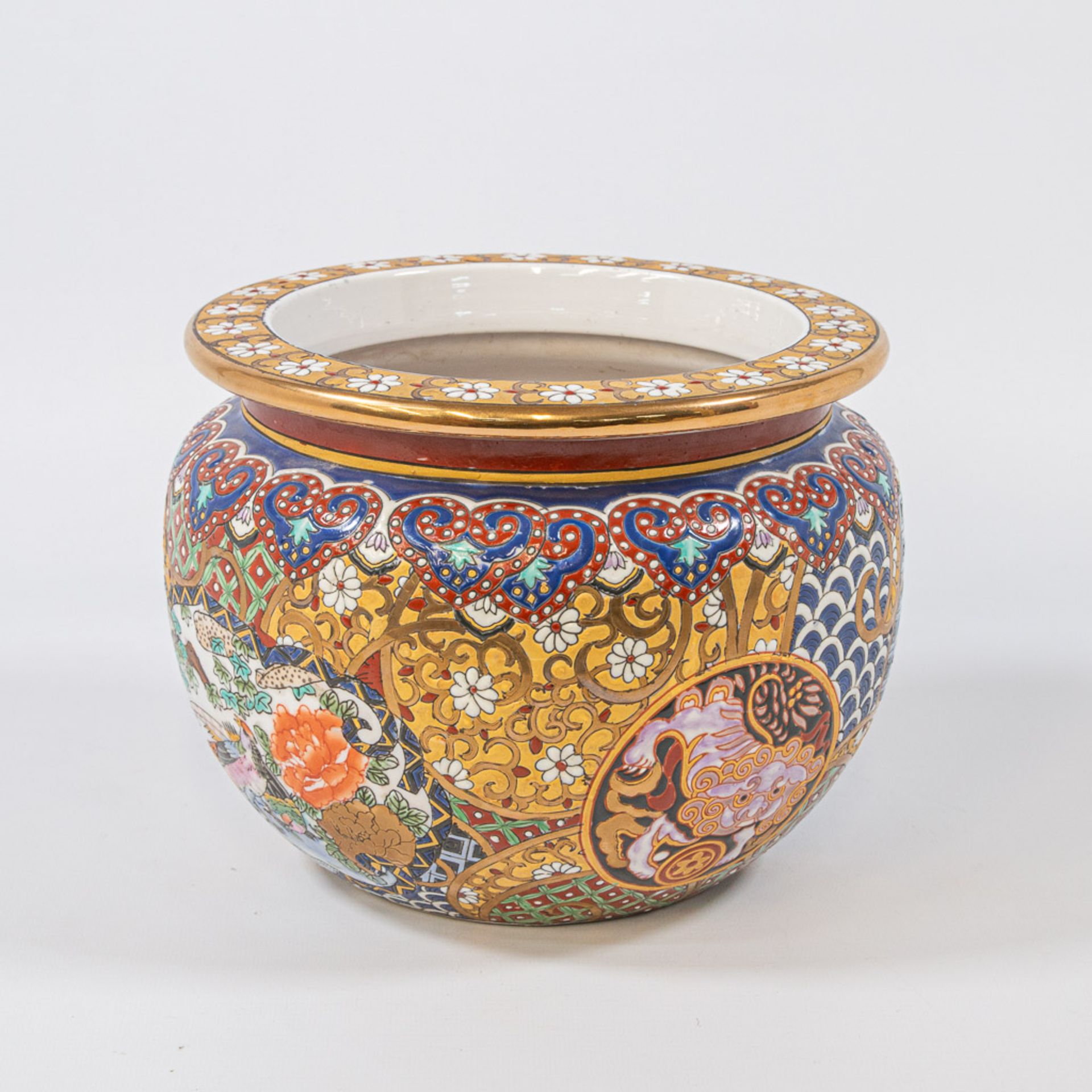 A Chinese fish bowl, marked Tonghzi. - Image 15 of 26