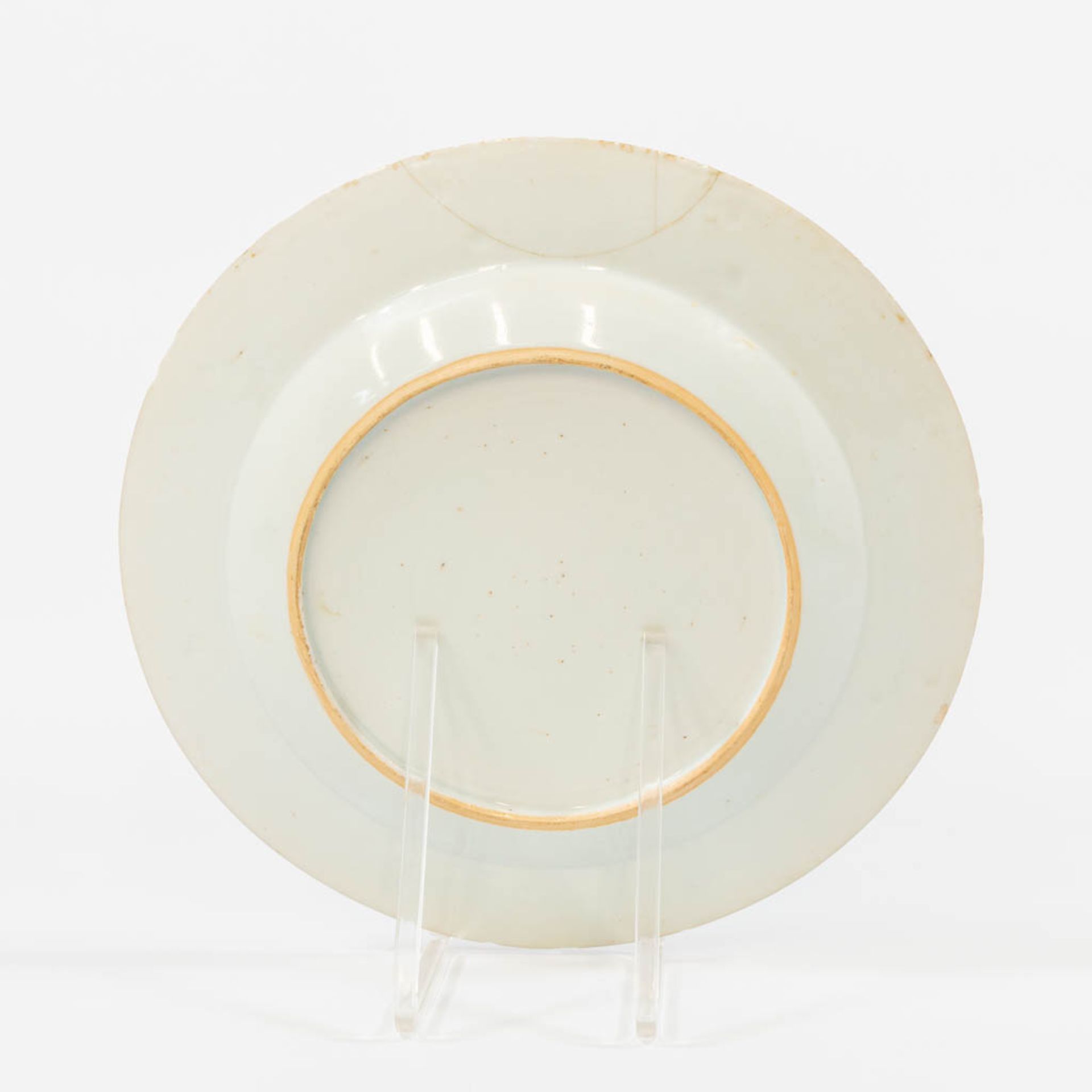 A collection of 6 display plates, famille rose. - Image 9 of 28