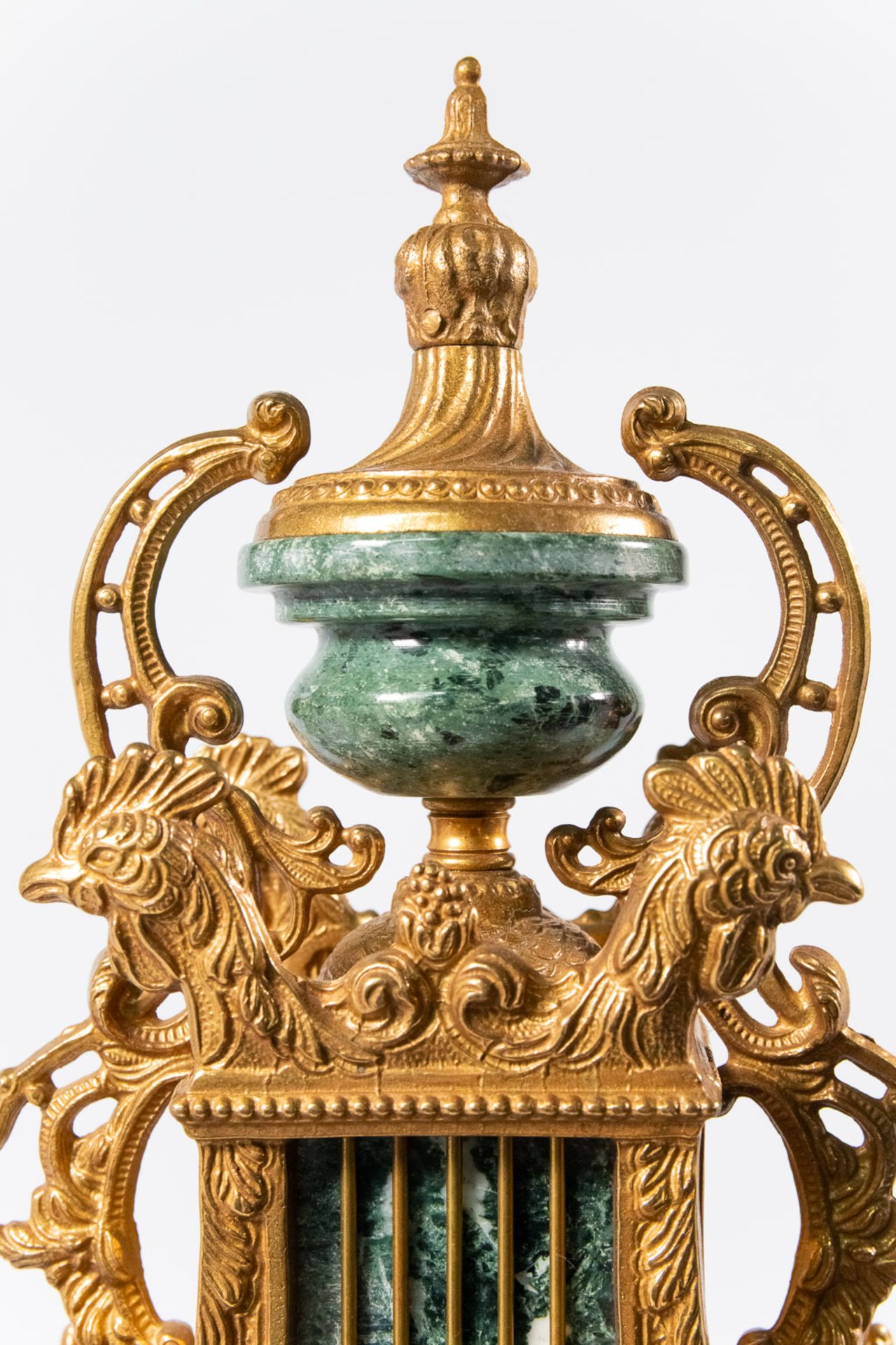 An Empire style 3-piece mantle clock with green marble and bronze. - Image 22 of 27