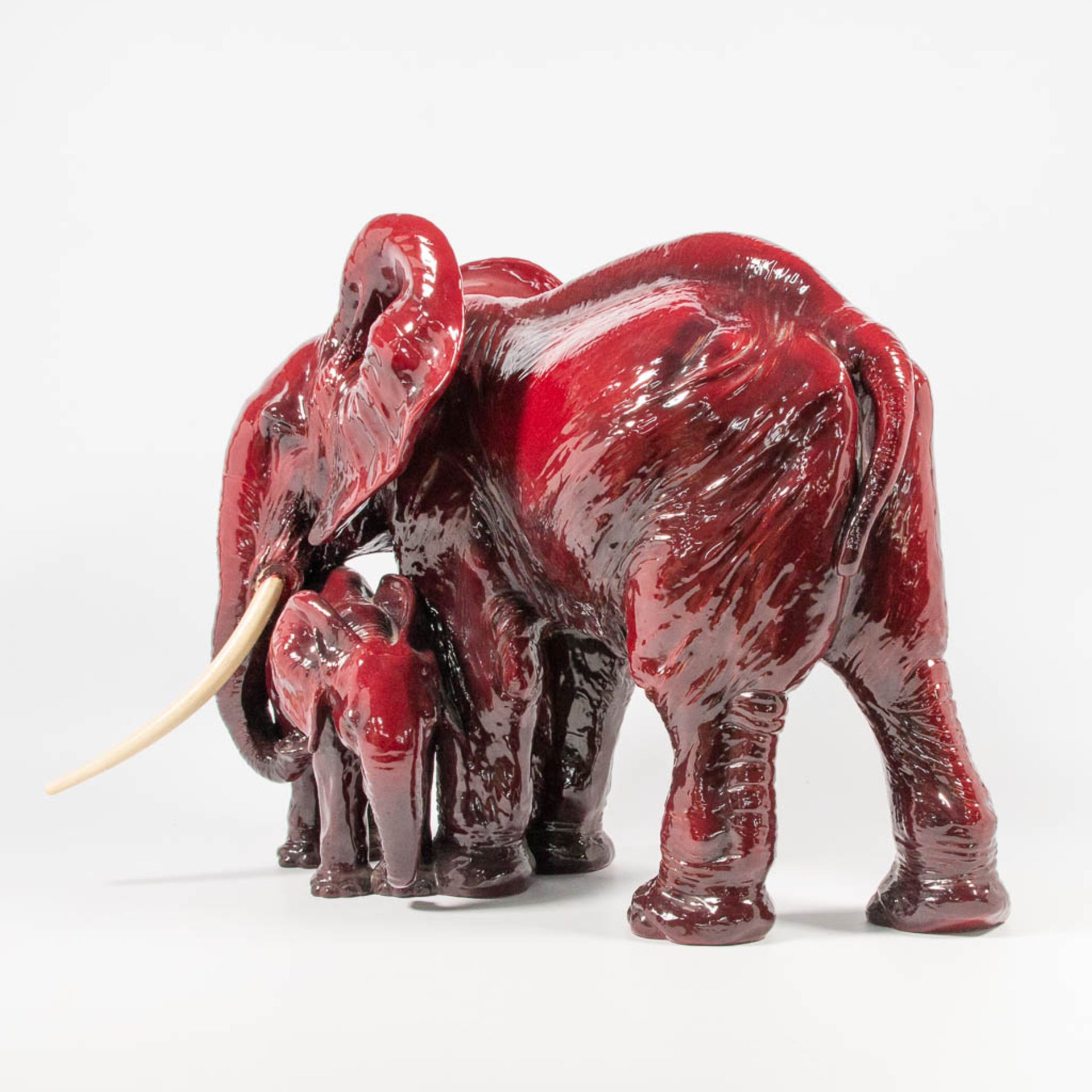 Guido CACCIAPUOTI (1892-1953) An elephant with calf made of red glazed ceramics - Image 18 of 25