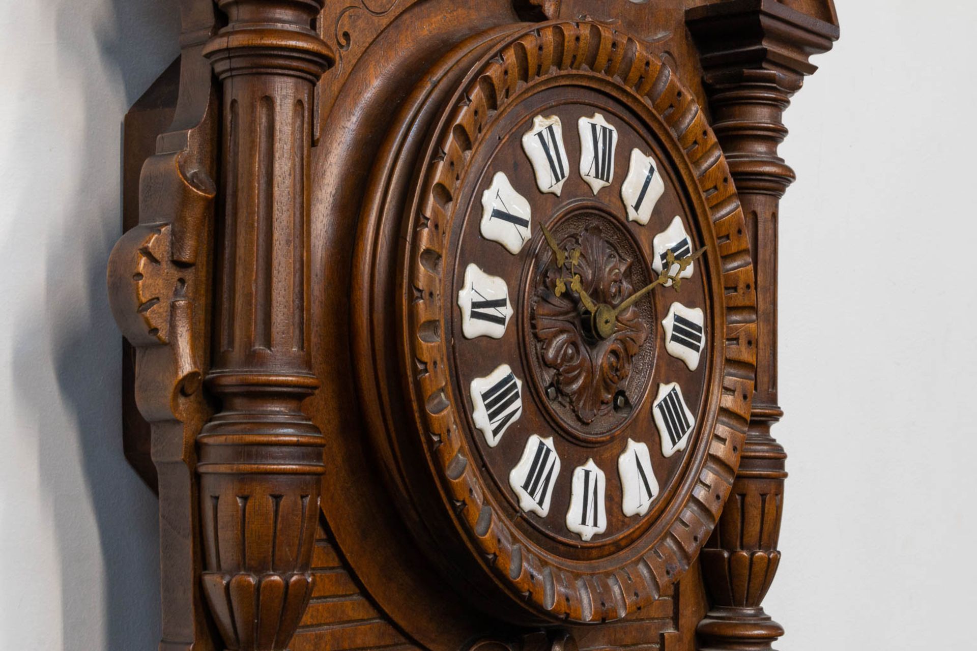 A sculptured wood cartel clock, with barometer - Image 9 of 12