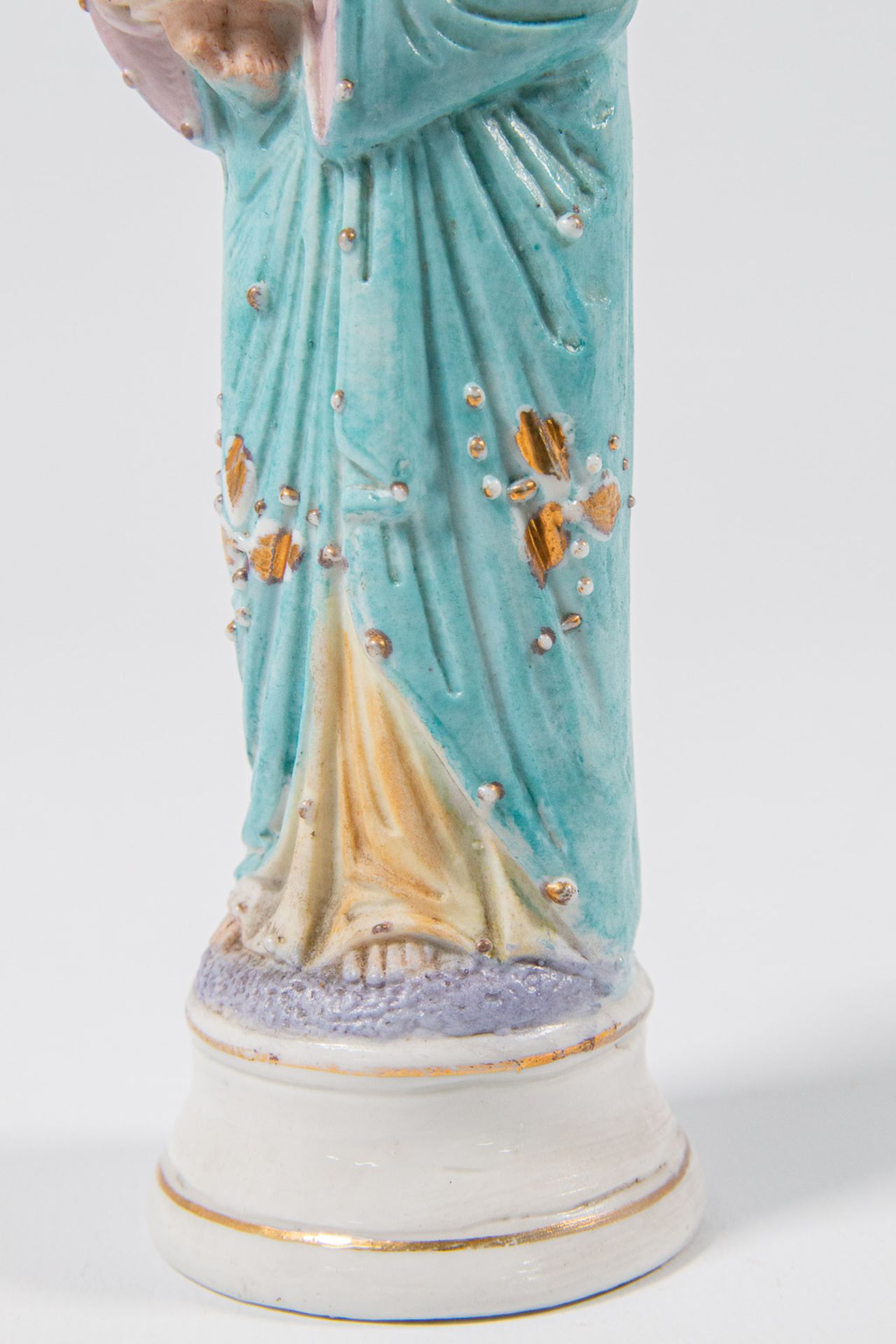A collection of 11 bisque porcelain holy statues, Mary, Joseph, and Madonna. - Image 41 of 49