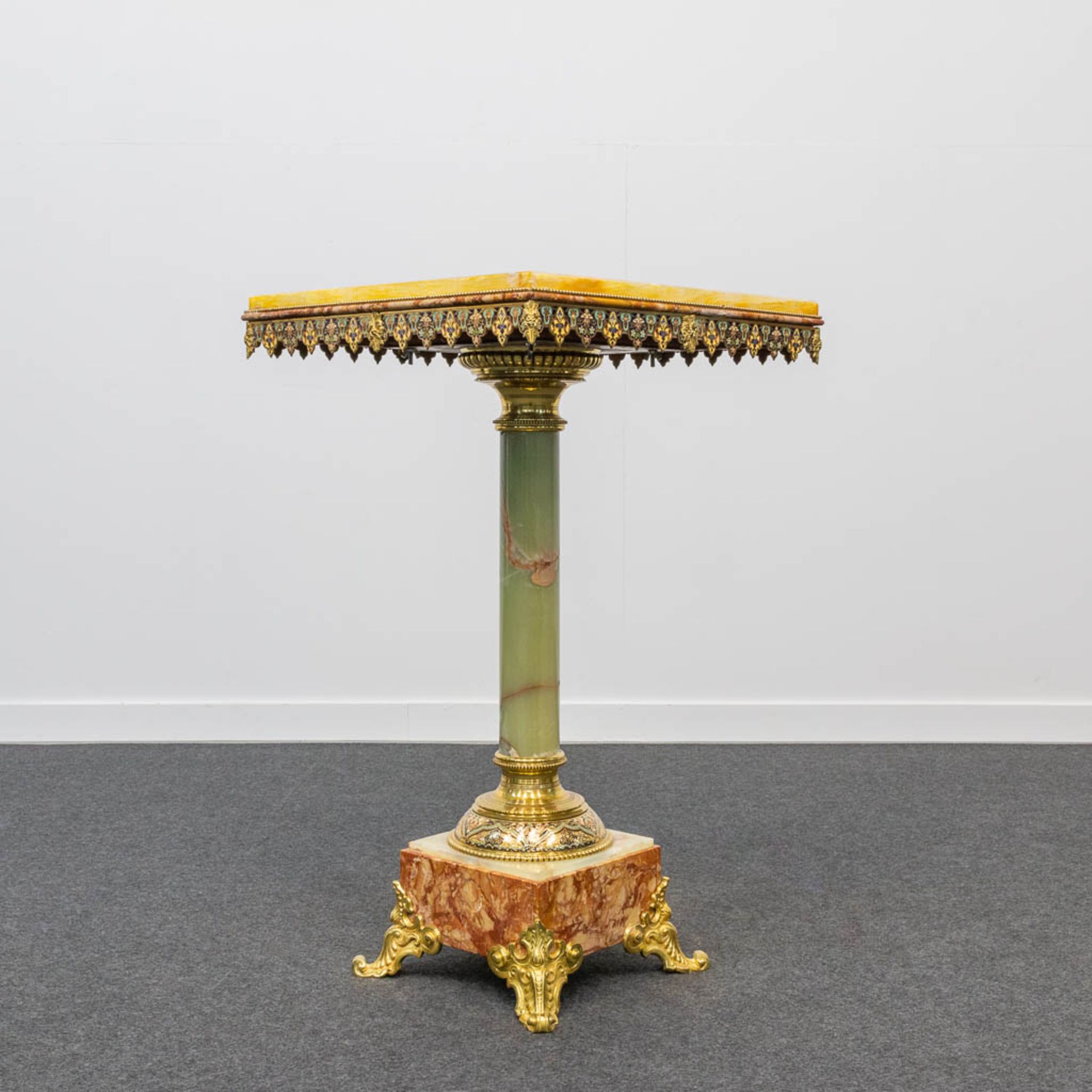 An exceptional side table made of onyx and marble, decorated with bronze and inlaid cloisonné - Bild 3 aus 14