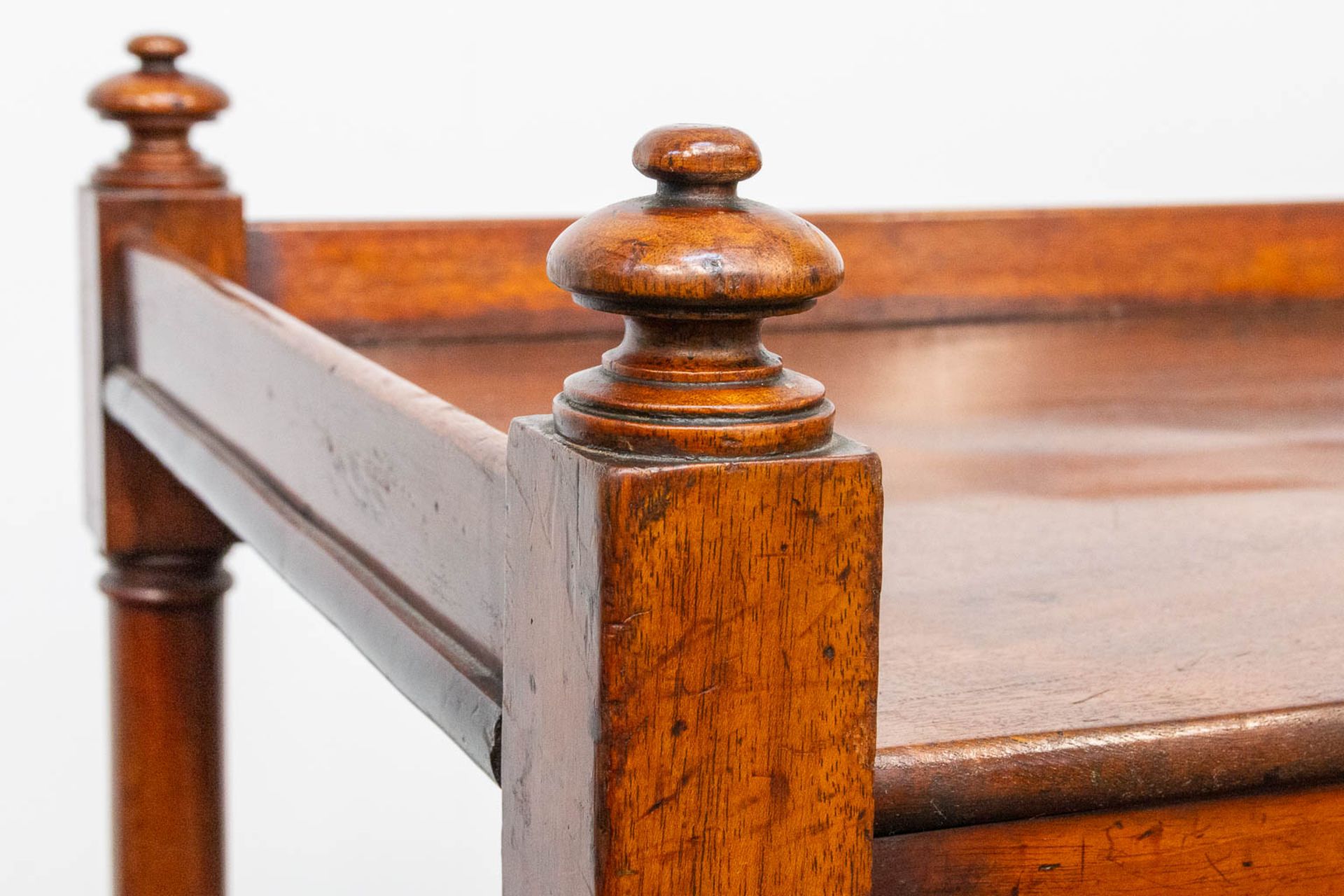 An Antique Mahogany Three-tier Etagère. - Image 8 of 17