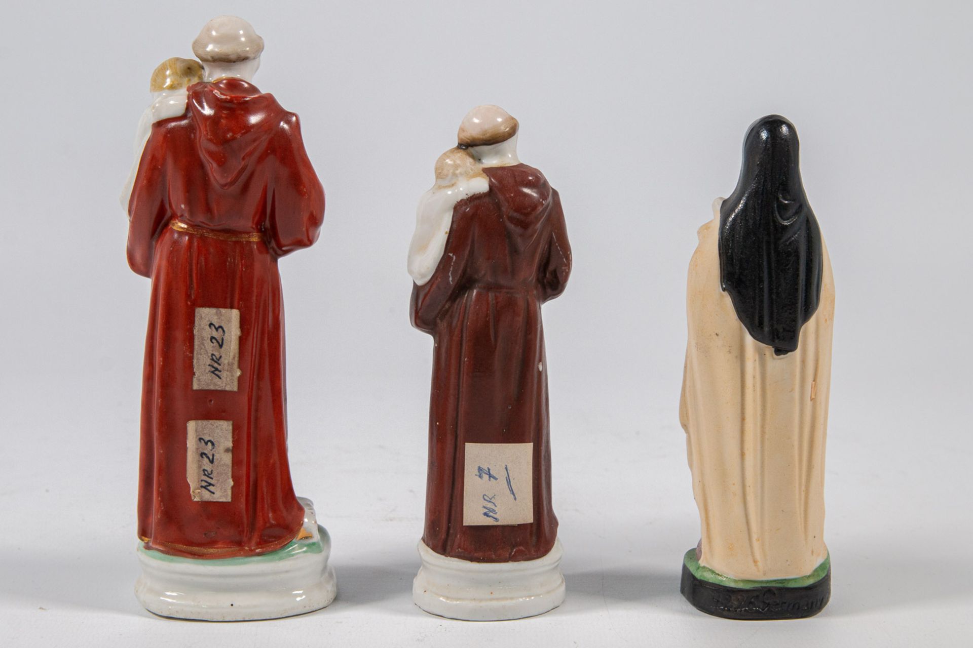 A collection of 11 bisque porcelain holy statues, Mary, Joseph, and Madonna. - Image 47 of 49