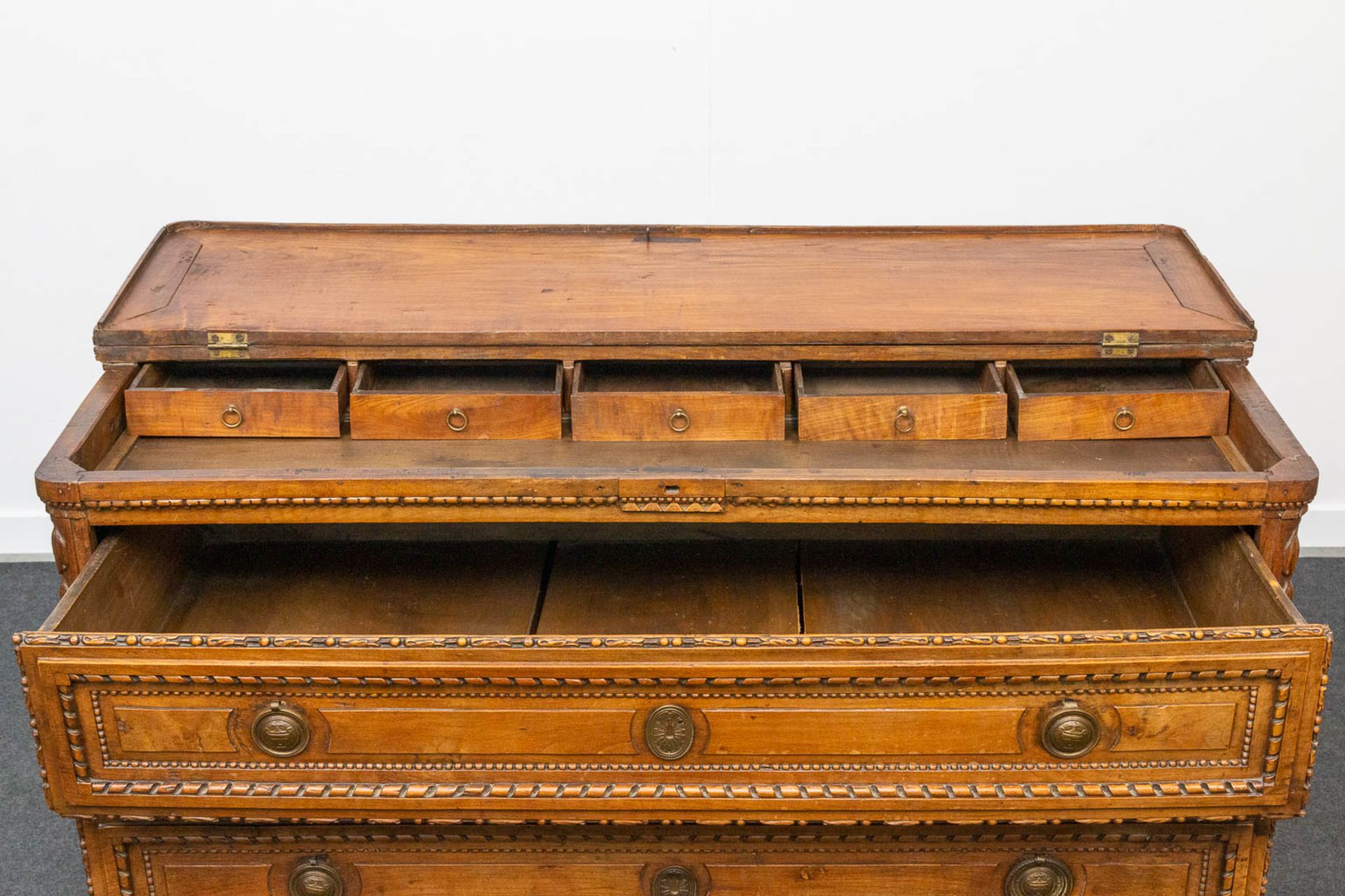 A wood sculptured commode in Louis XVI style, with 3 drawers and a hidden desk. 18th century. - Image 11 of 23