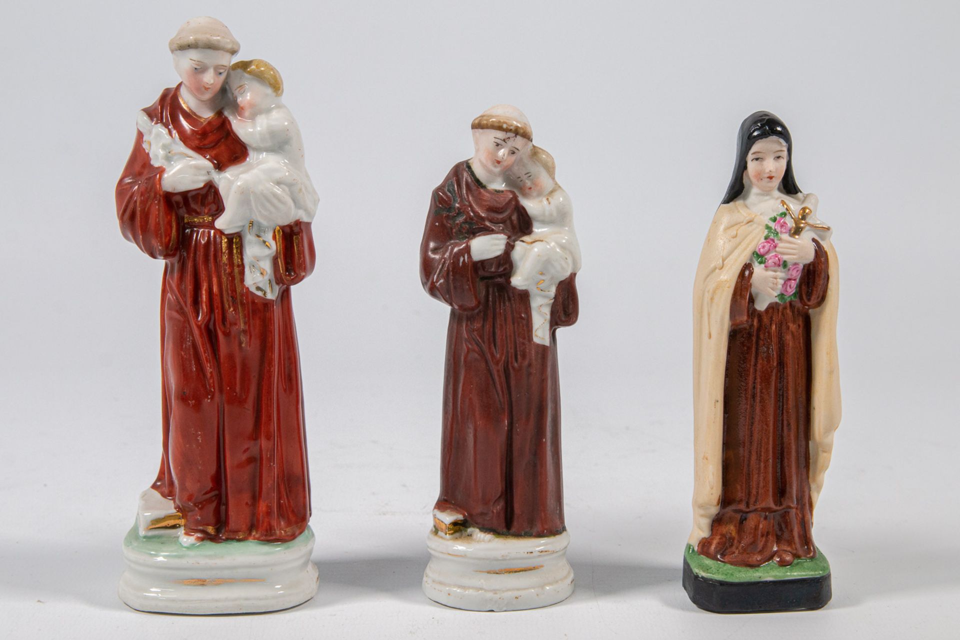 A collection of 11 bisque porcelain holy statues, Mary, Joseph, and Madonna. - Image 46 of 49