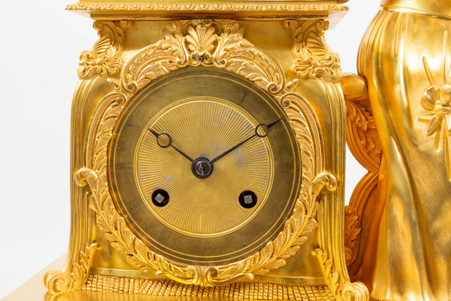 An Ormolu Bronze Mantle Clock with Romantic Scene, 'La Liseuze' - Bild 15 aus 19