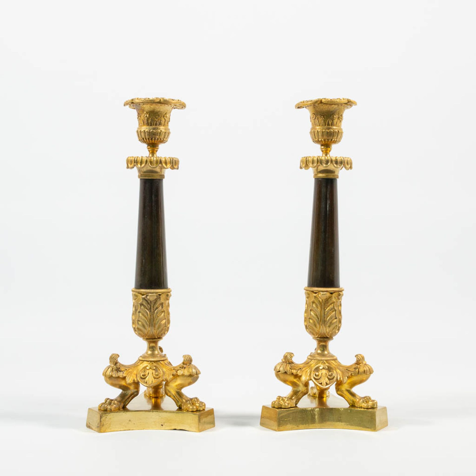 A pair of candlesticks made of ormolu bronze, Napoleon 3 style, 19th century. - Bild 4 aus 11