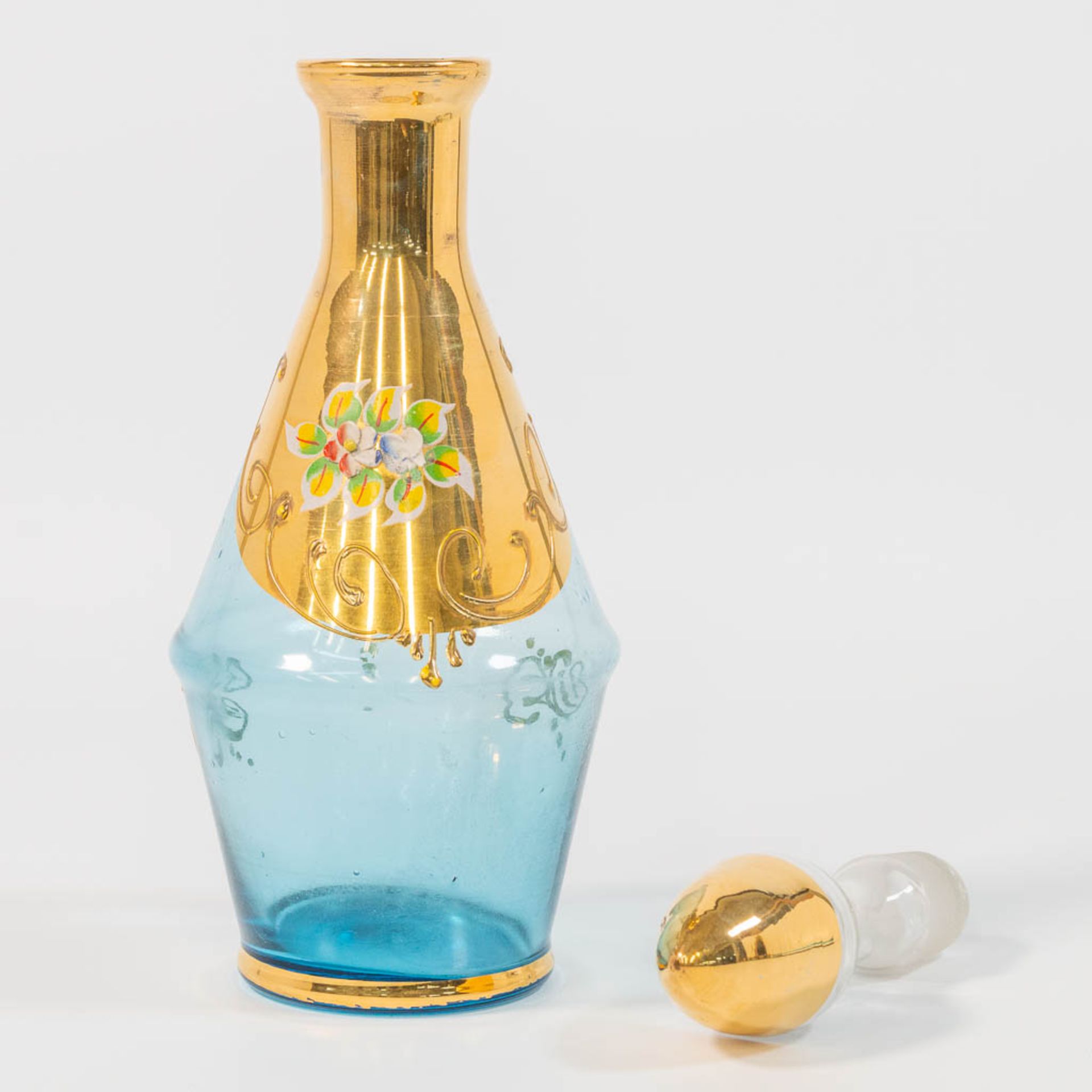 A decanter, glasses, and tray with gold painted flowers and etched decor. - Image 2 of 20