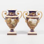 A pair of English porcelain vases, with hand-painted decor and finished with cobalt blue and gold pa