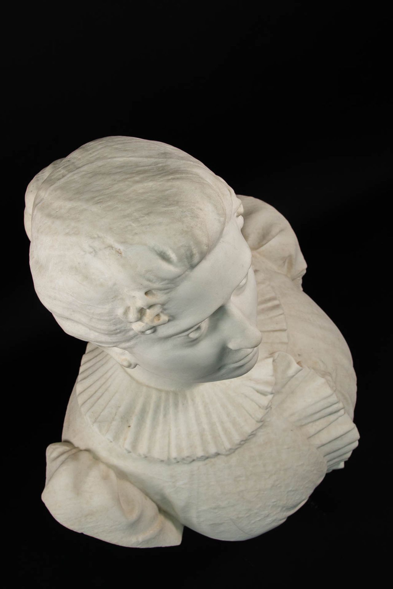 A Large bust sculptured from white Carrara marble illegibly marked on the left shoulder. - Bild 12 aus 17