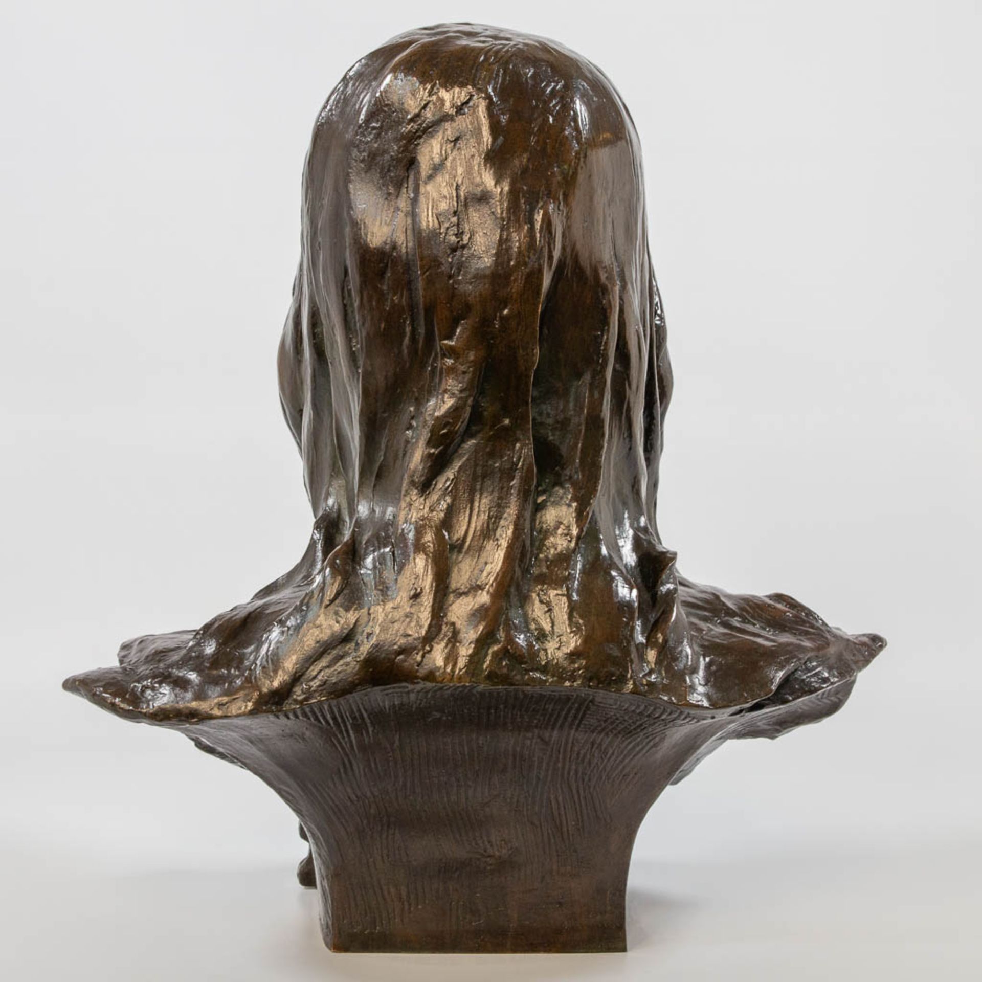 Paul DU BOIS (1858/59-1938) a bronze bust of a lady. - Bild 5 aus 12
