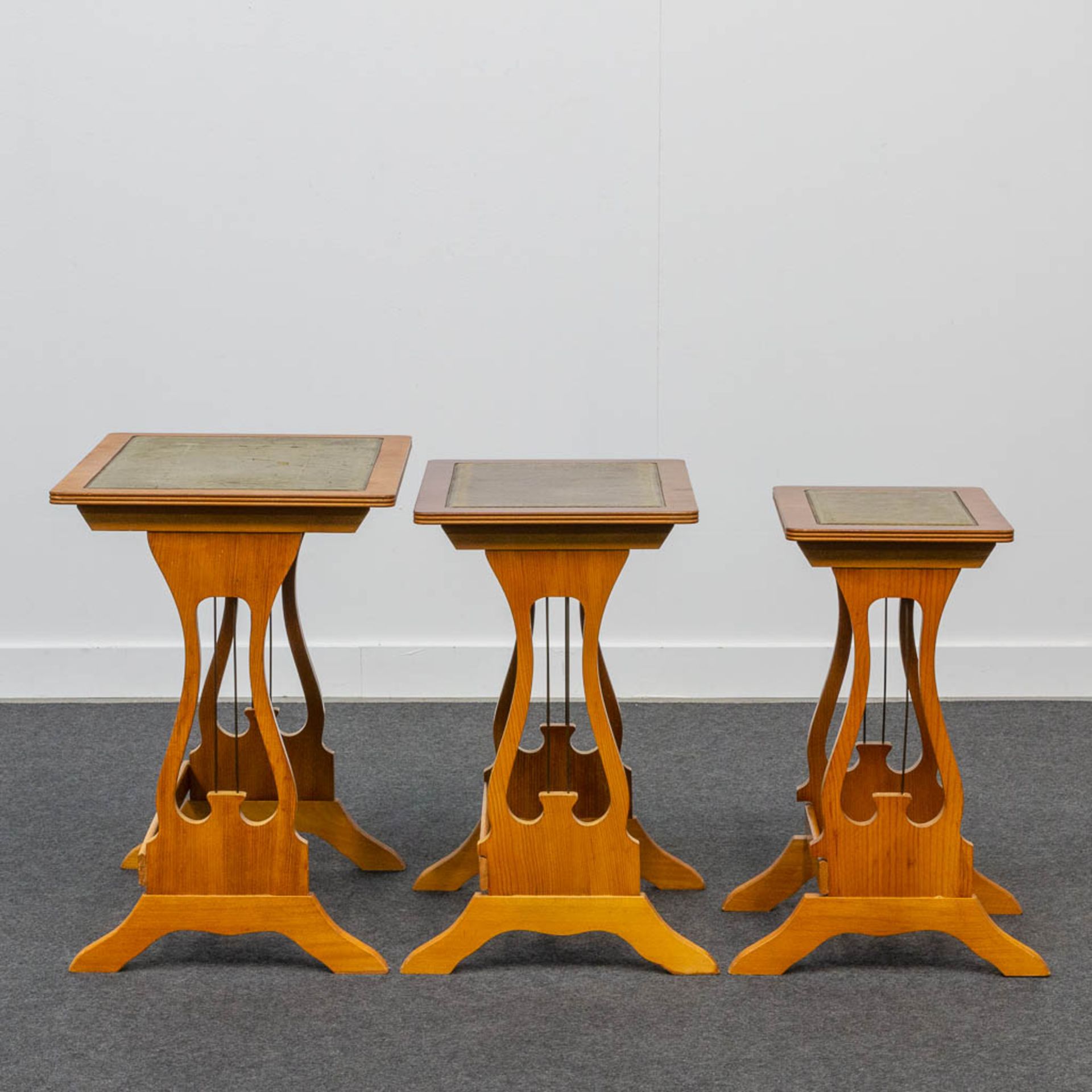 A collection of 3 cigogne tables with leather top. - Bild 12 aus 20
