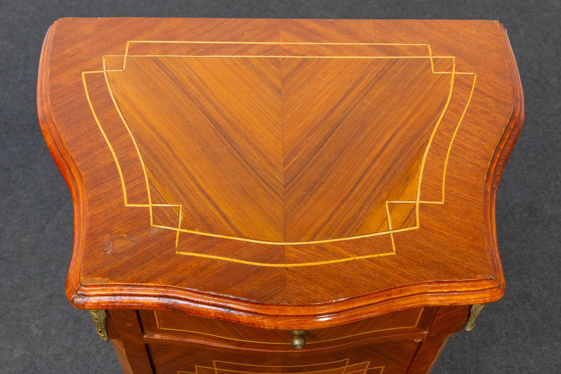 A pair of bronze mounted nightstands, inlaid with marquetry. Second half of the 20th century. - Image 20 of 22