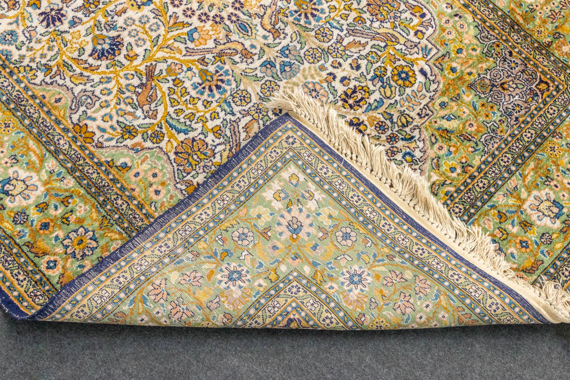 An Oriental, hand-made carpet, 'Isfahan' 181 x 124 - Image 5 of 7