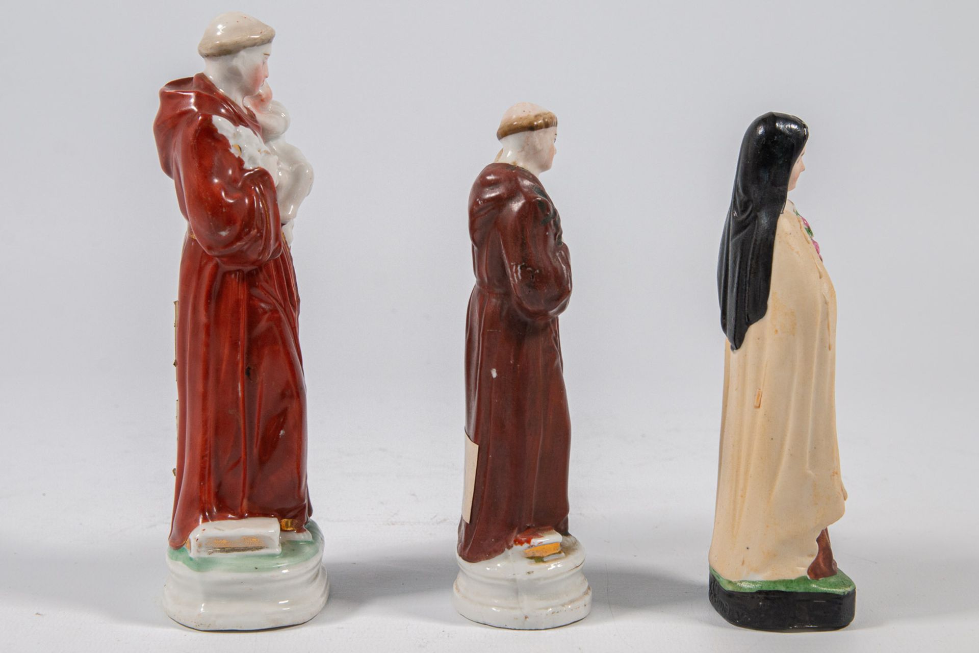 A collection of 11 bisque porcelain holy statues, Mary, Joseph, and Madonna. - Image 32 of 49