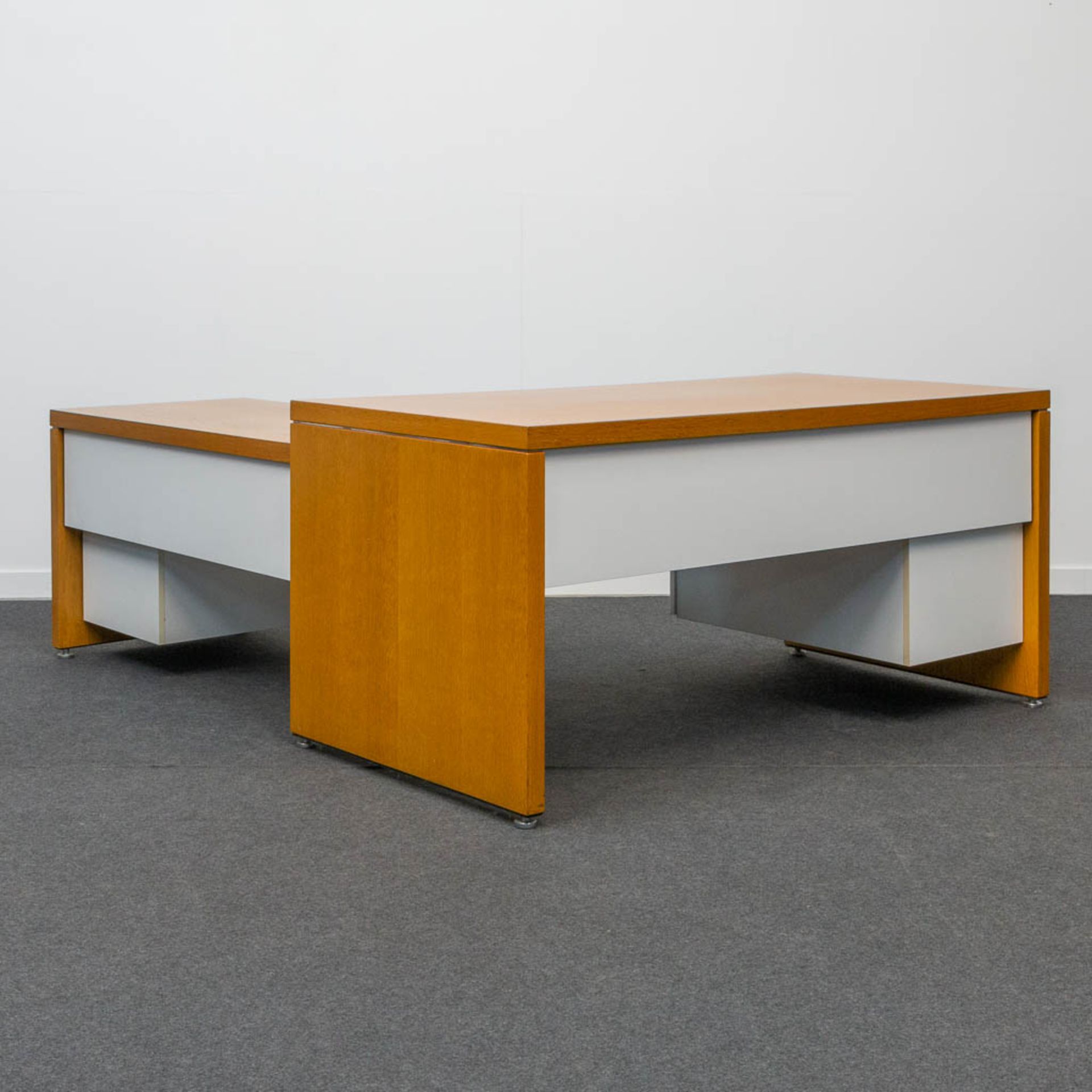 The Stephens system' L shaped desk designed by William Stephens for Knoll International.