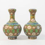 A pair of openworked cloisonné vases, made of Bronze and enamel.