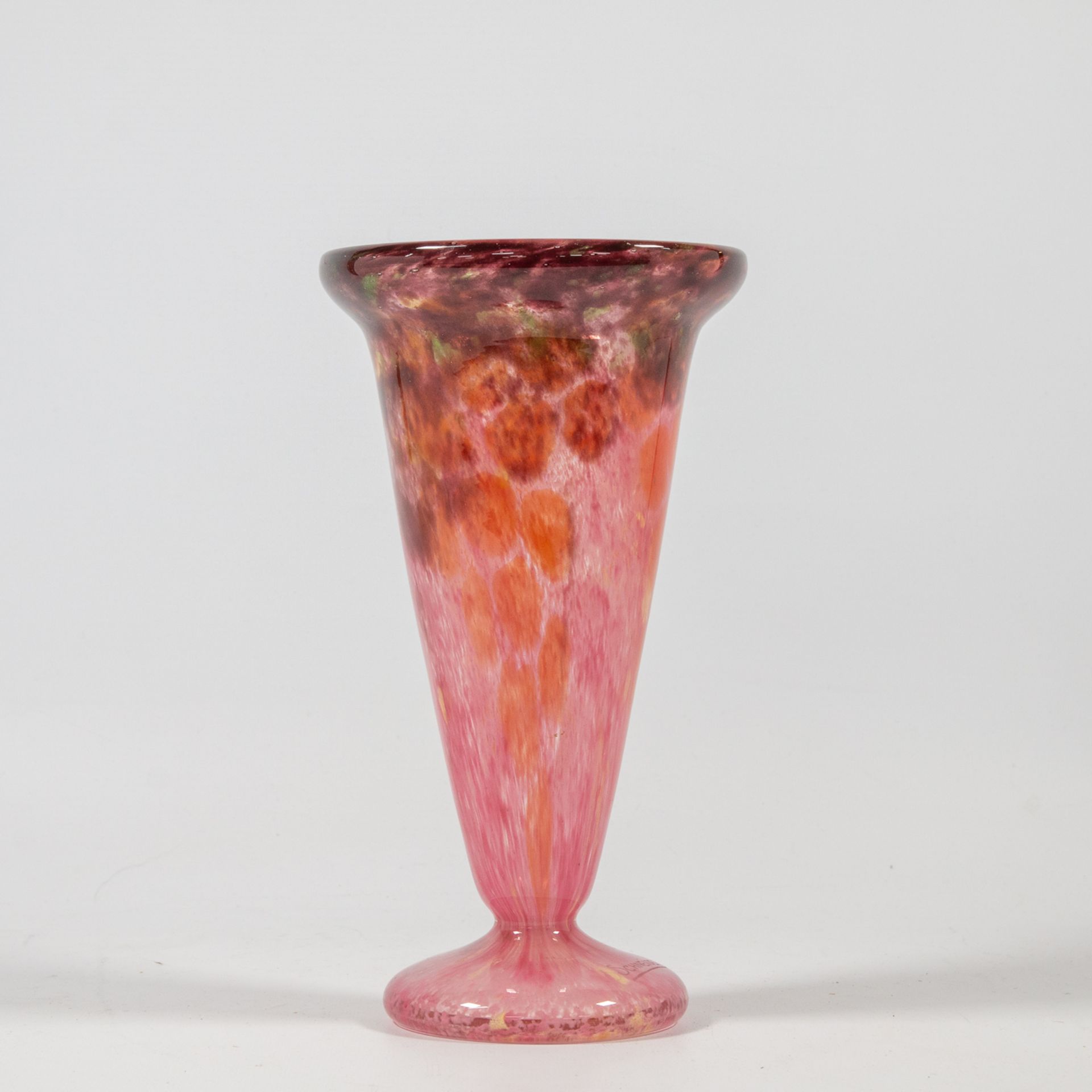 A Schneider Vase, 'pâte de verre or glass paste' vase of glass. Marked on base. - Image 8 of 16