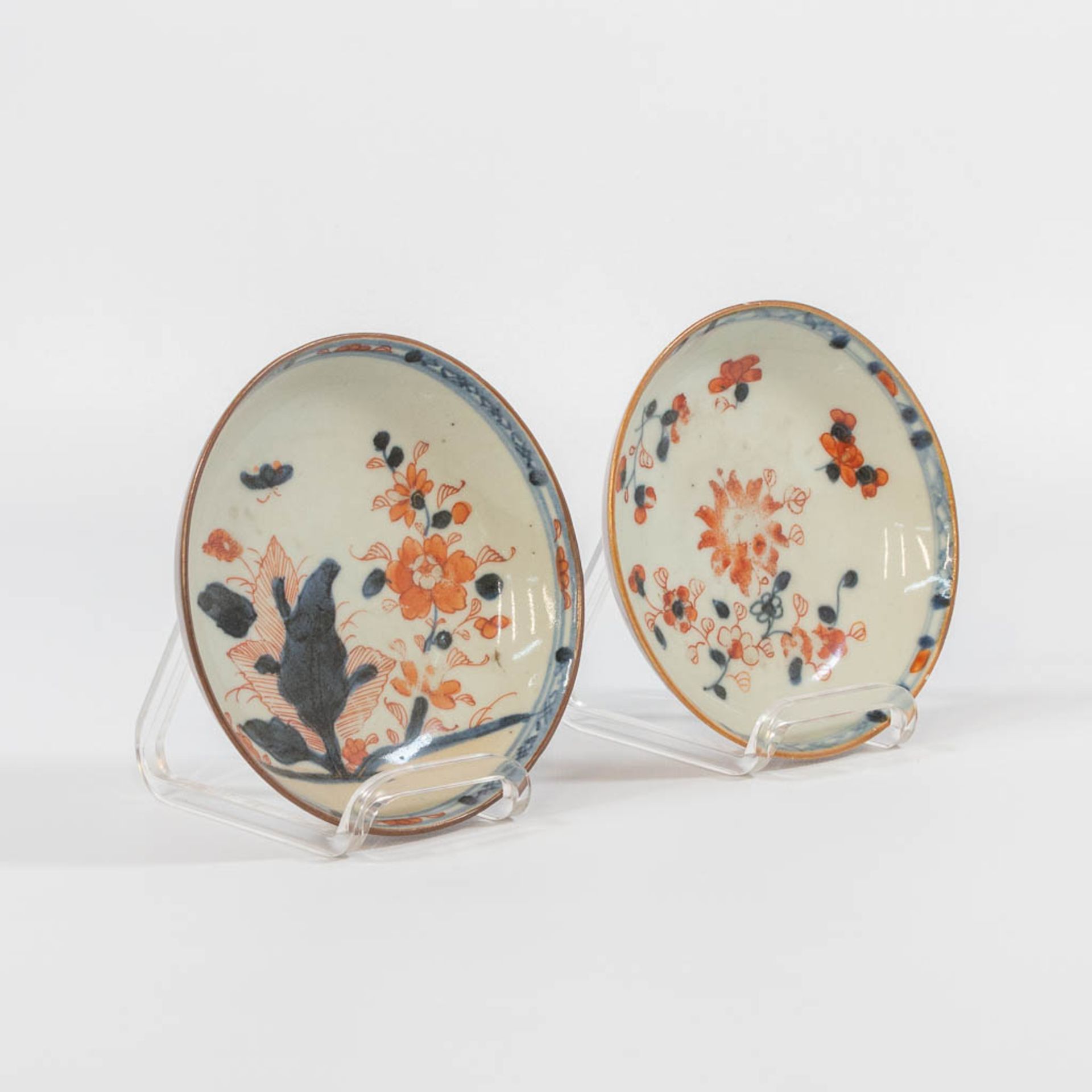A collection of 12 Capucine Chinese porcelain items, consisting of 5 plates and 7 cups. - Bild 17 aus 26