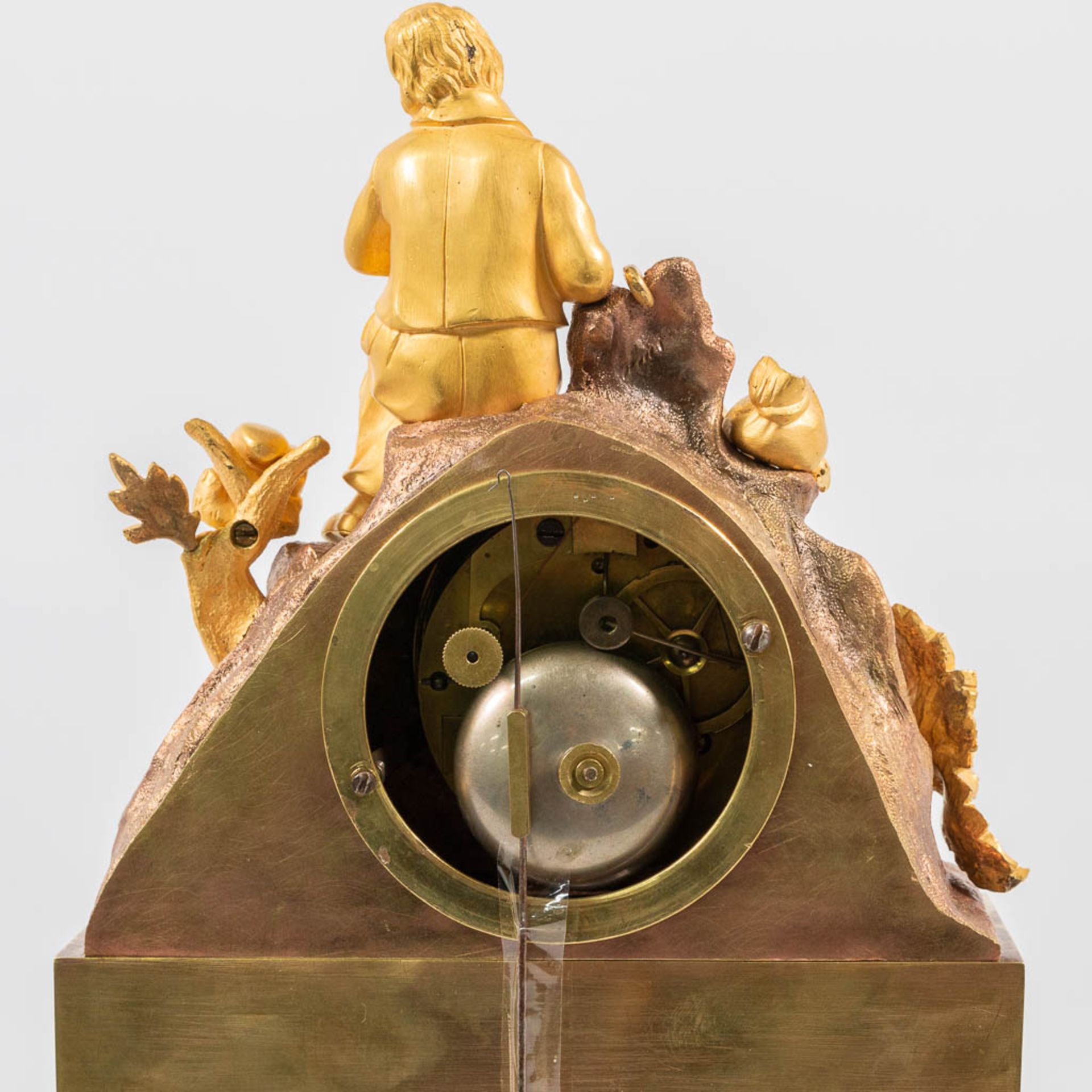 An Ormolu Bronze Mantle Clock with Romantic Scene - Image 7 of 13