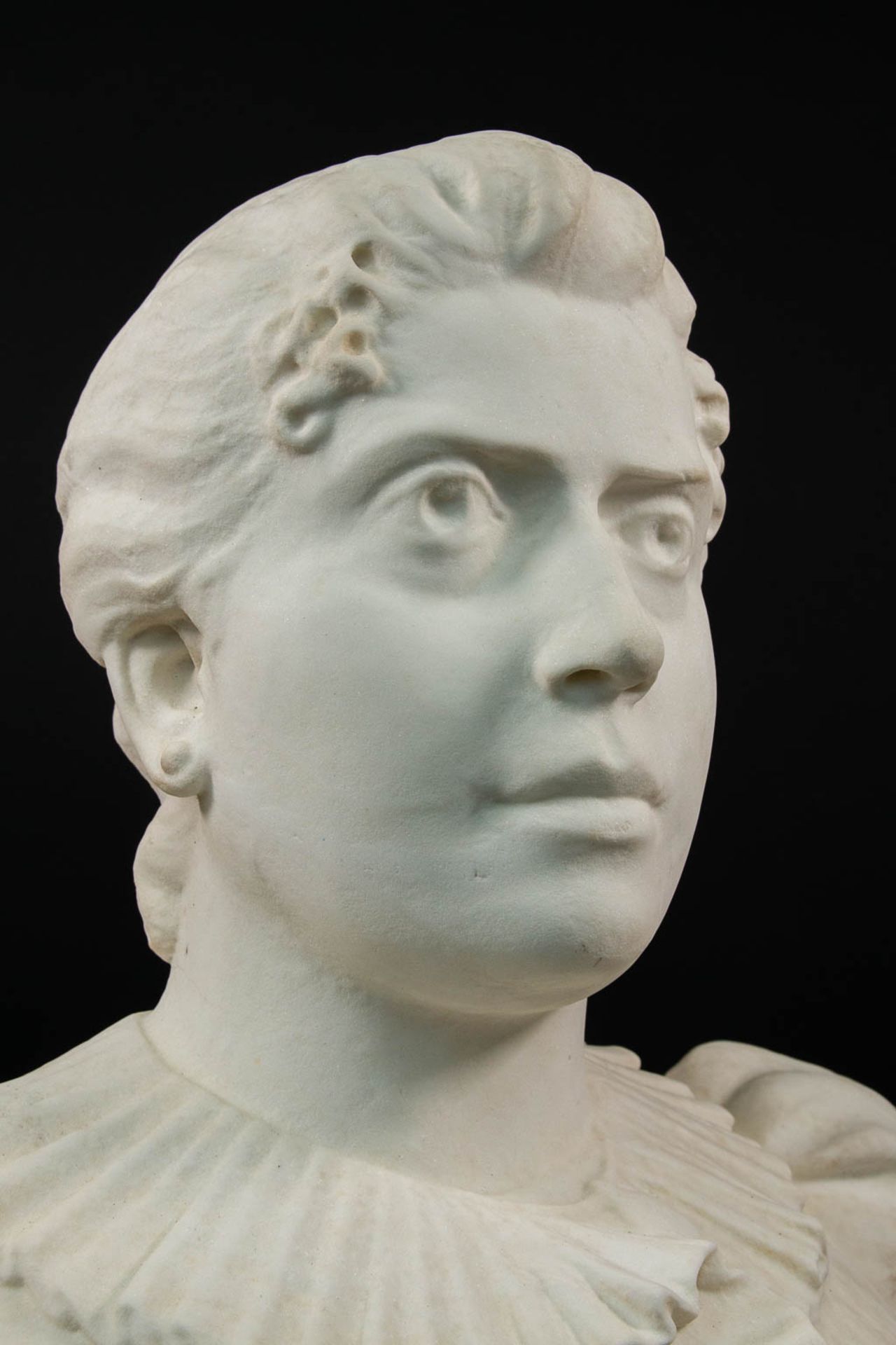 A Large bust sculptured from white Carrara marble illegibly marked on the left shoulder. - Bild 14 aus 17