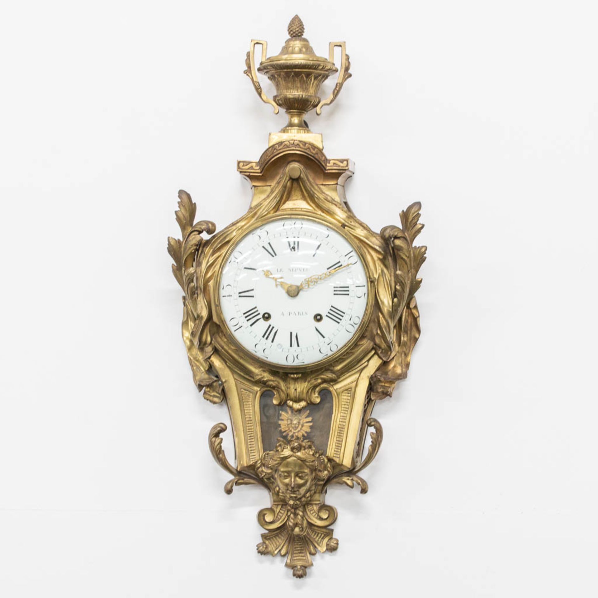 A cartel clock 'Le Nepveu à Paris'. Bronze case in Louis XV style - Bild 3 aus 16